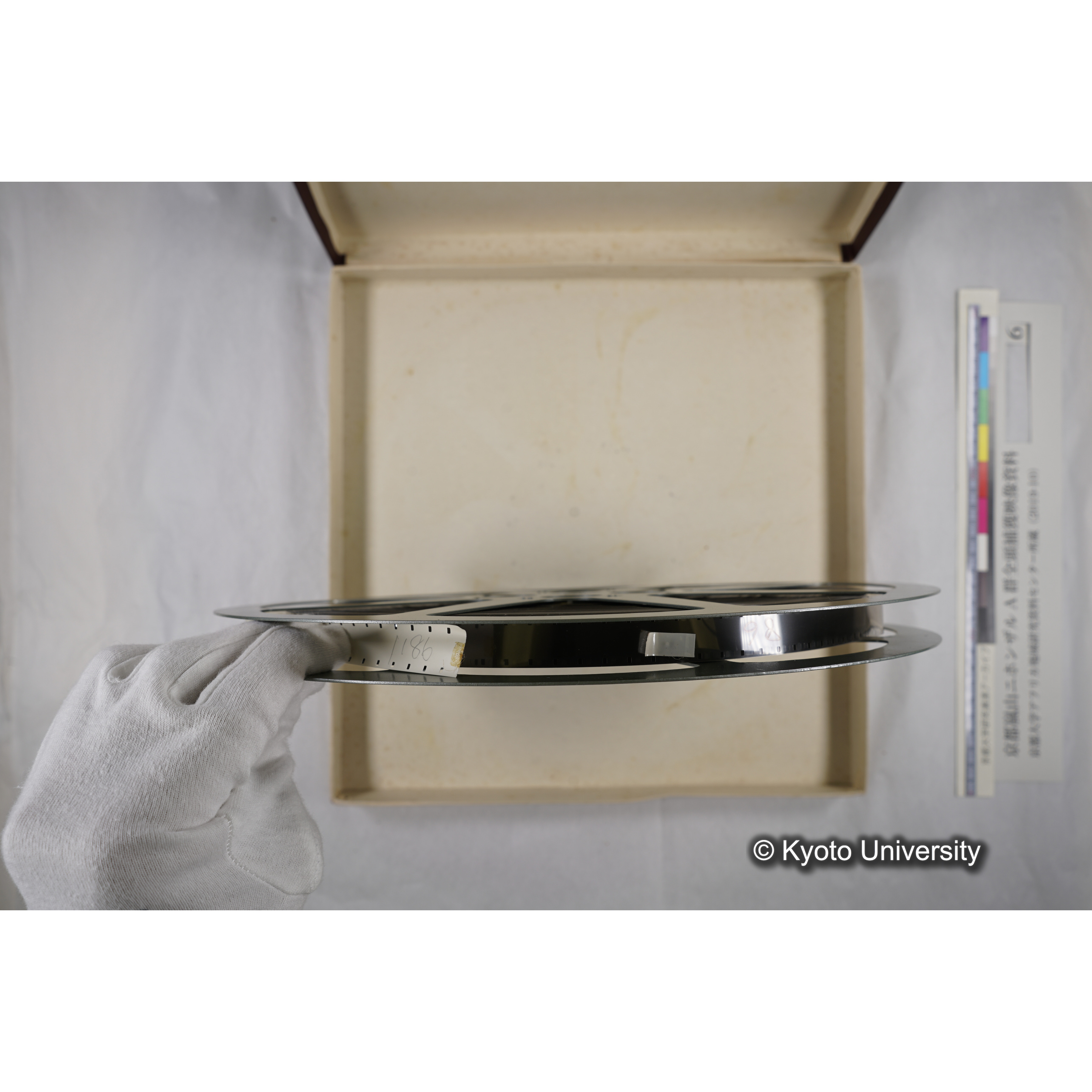 [映画] (6) 1973.12.14 〜 12.17 (嵐山ニホンザル記録映像, モノクロ; 木登り, 餌やり, 食事ほか; 桂川岸辺からの岩田山遠景など). (7)