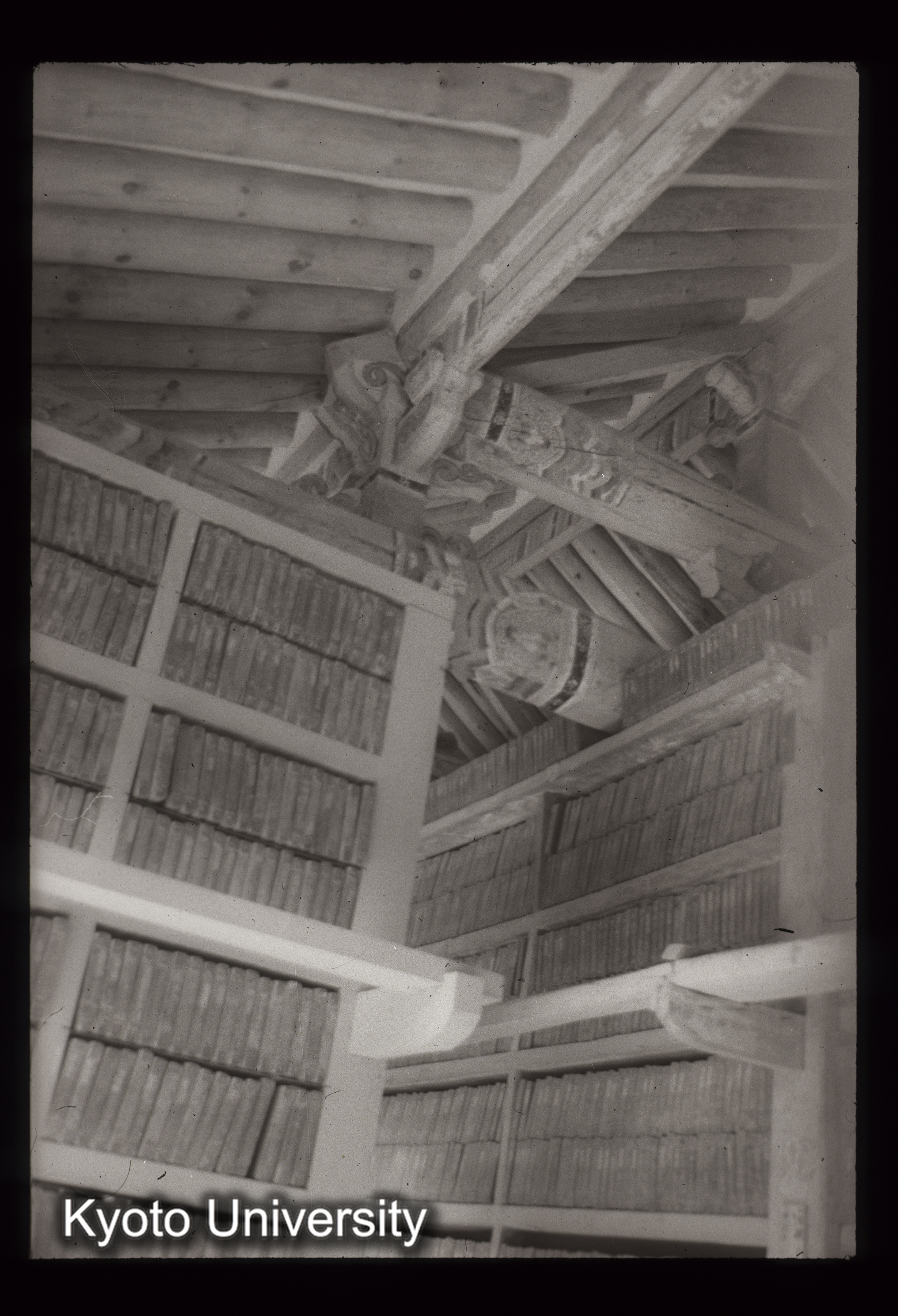 9_海印寺蔵経板庫 法宝殿（北屋）? 内部構架 (1)