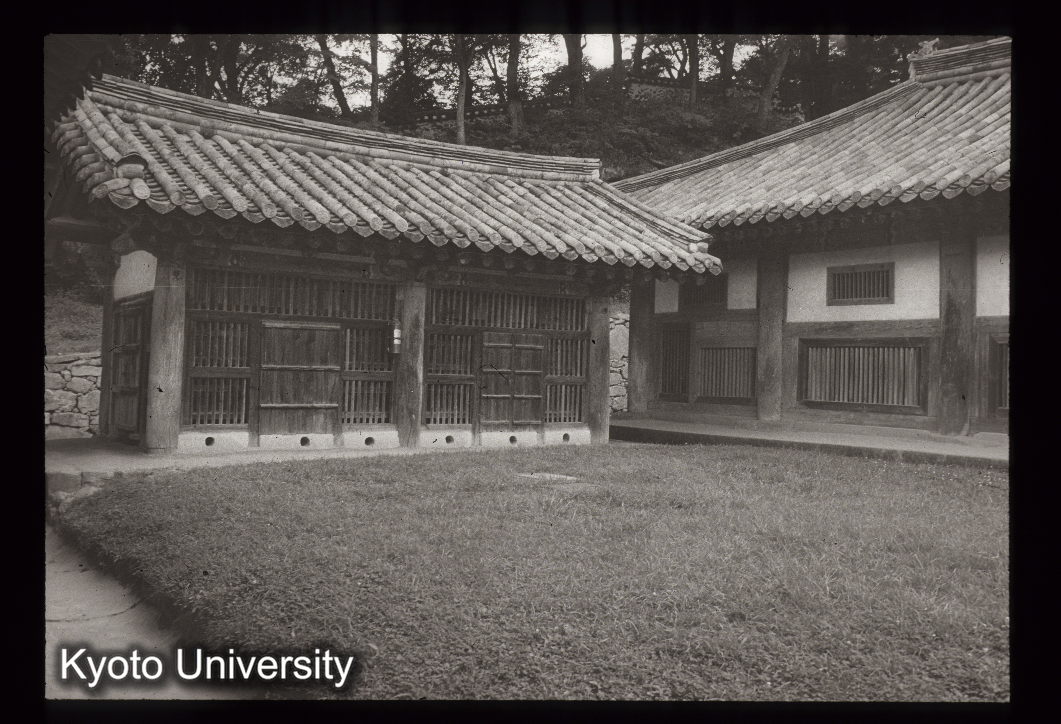 10_海印寺蔵経板庫 寺刊西庫（西屋）正面 (1)