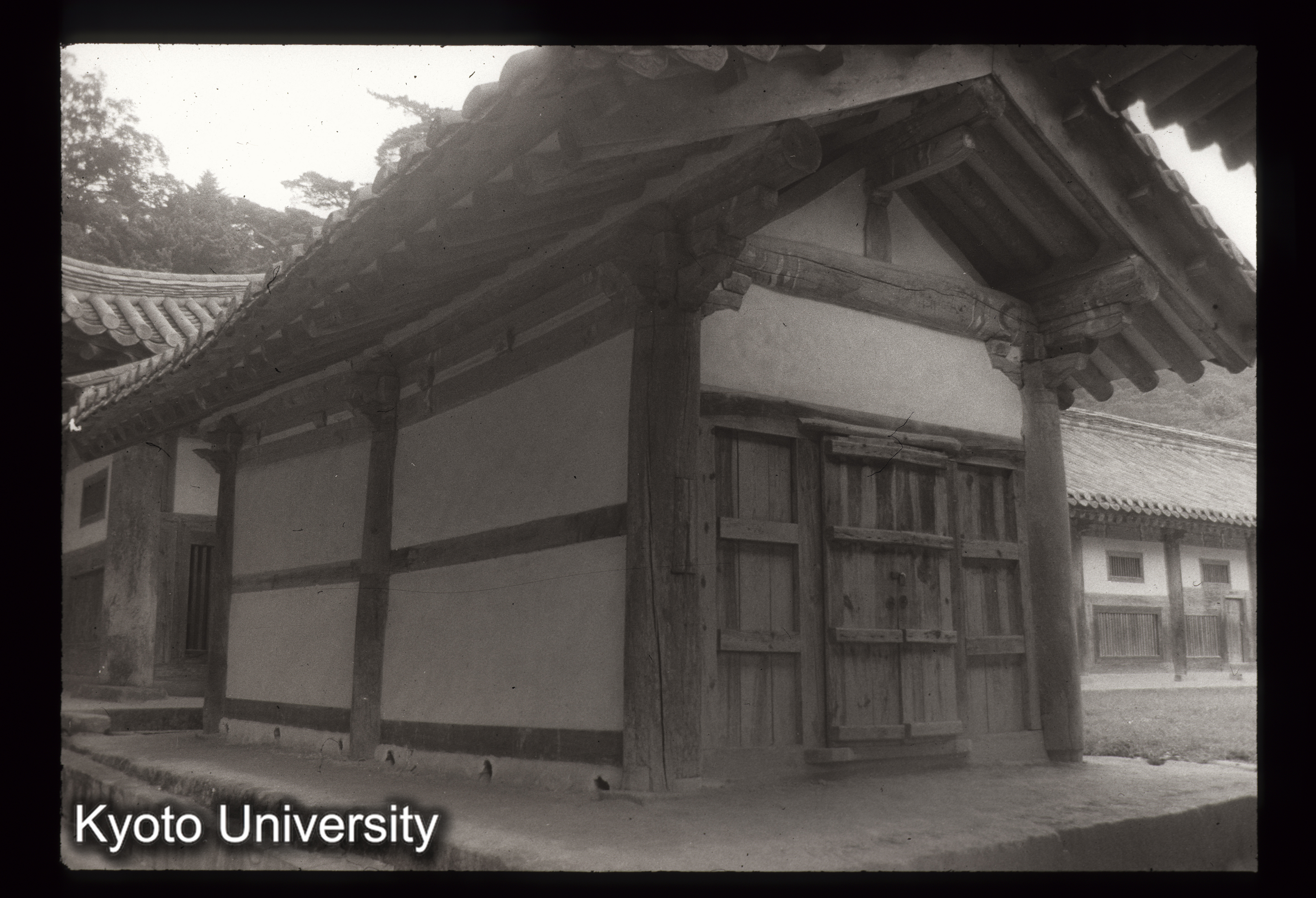 11_海印寺蔵経板庫 寺刊西庫（西屋）南西側背面 (1)