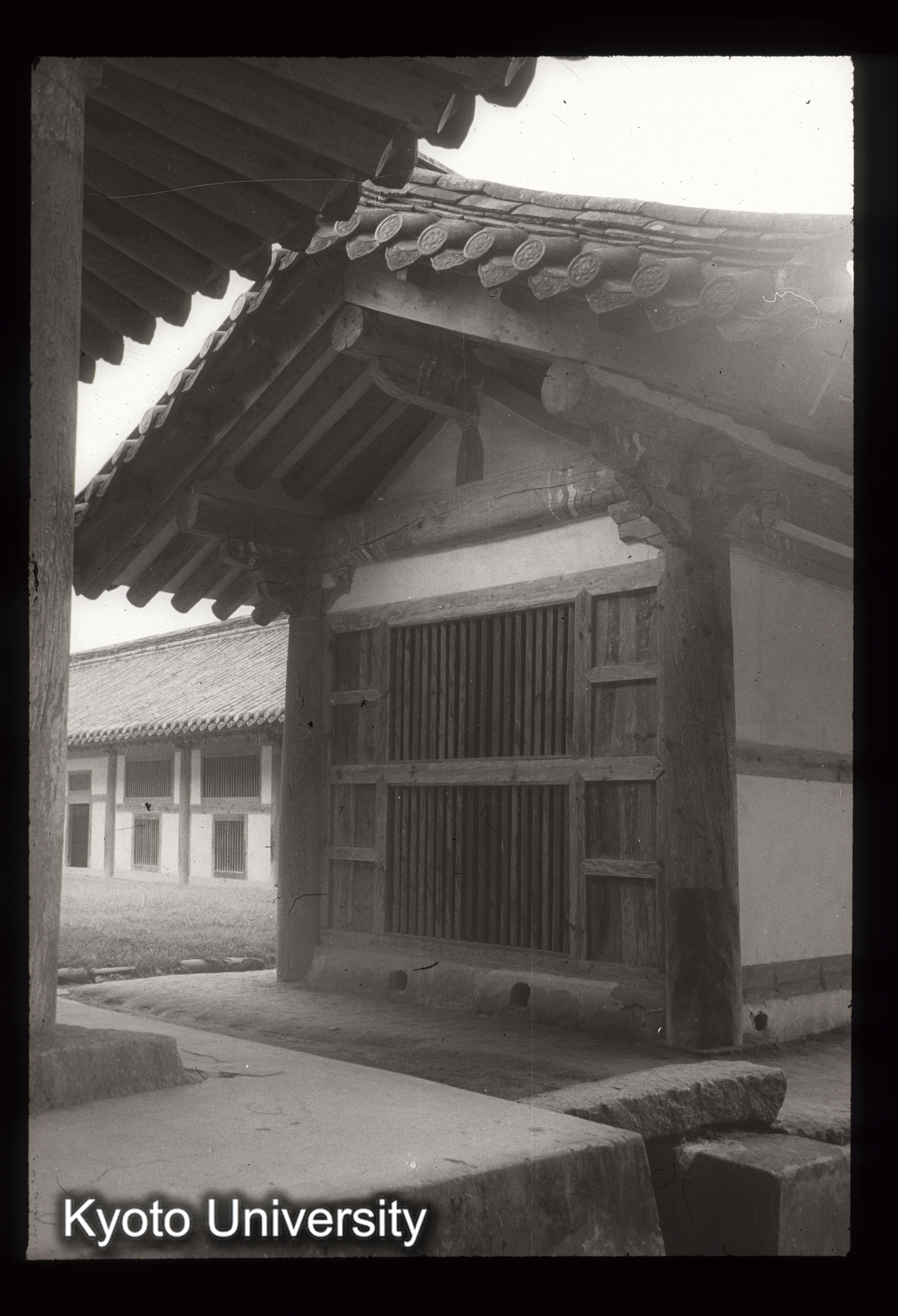 12_海印寺蔵経板庫 寺刊東庫（東屋）南面 (1)