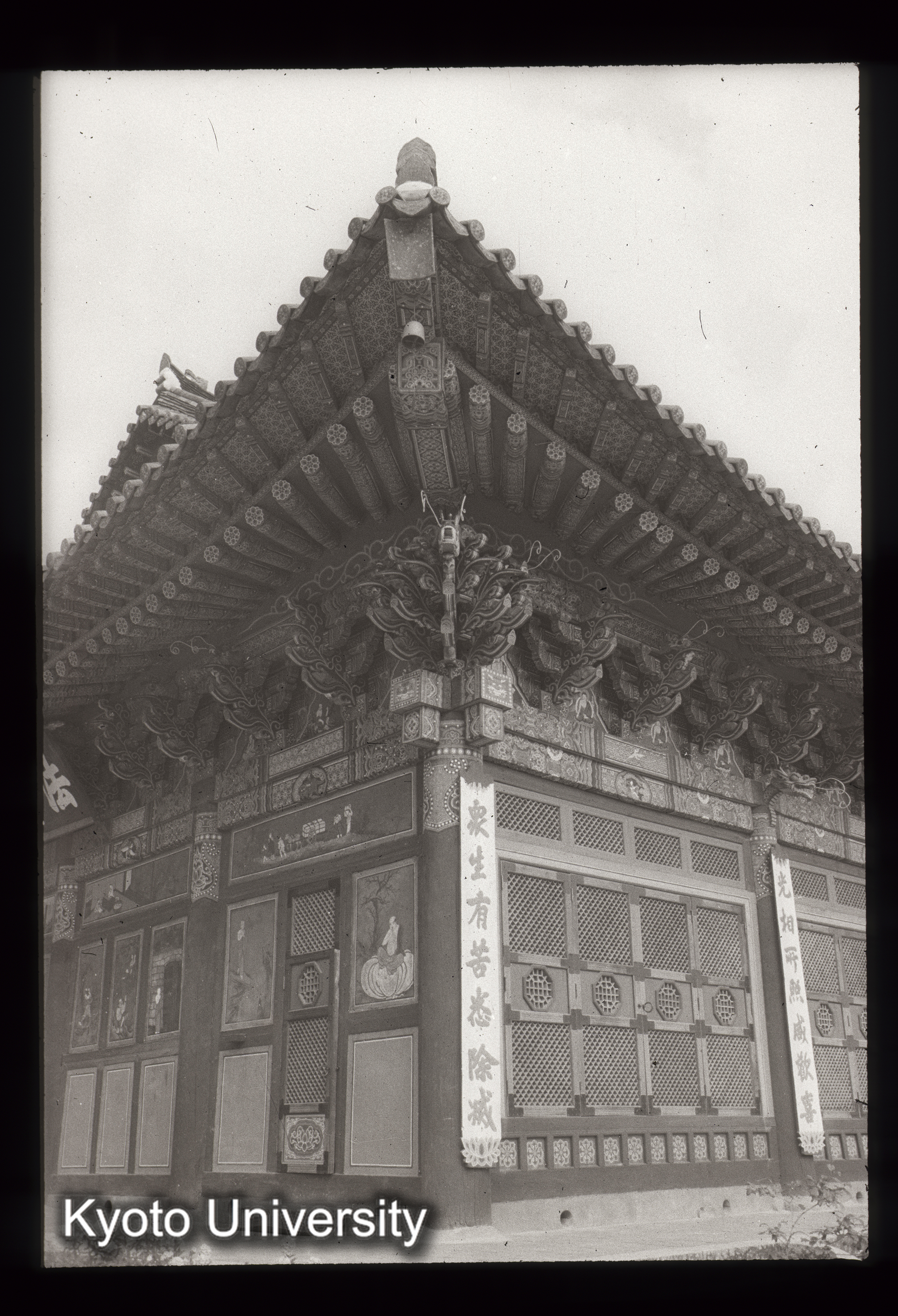 17_海印寺大寂光殿 隅軒見上げ (1)