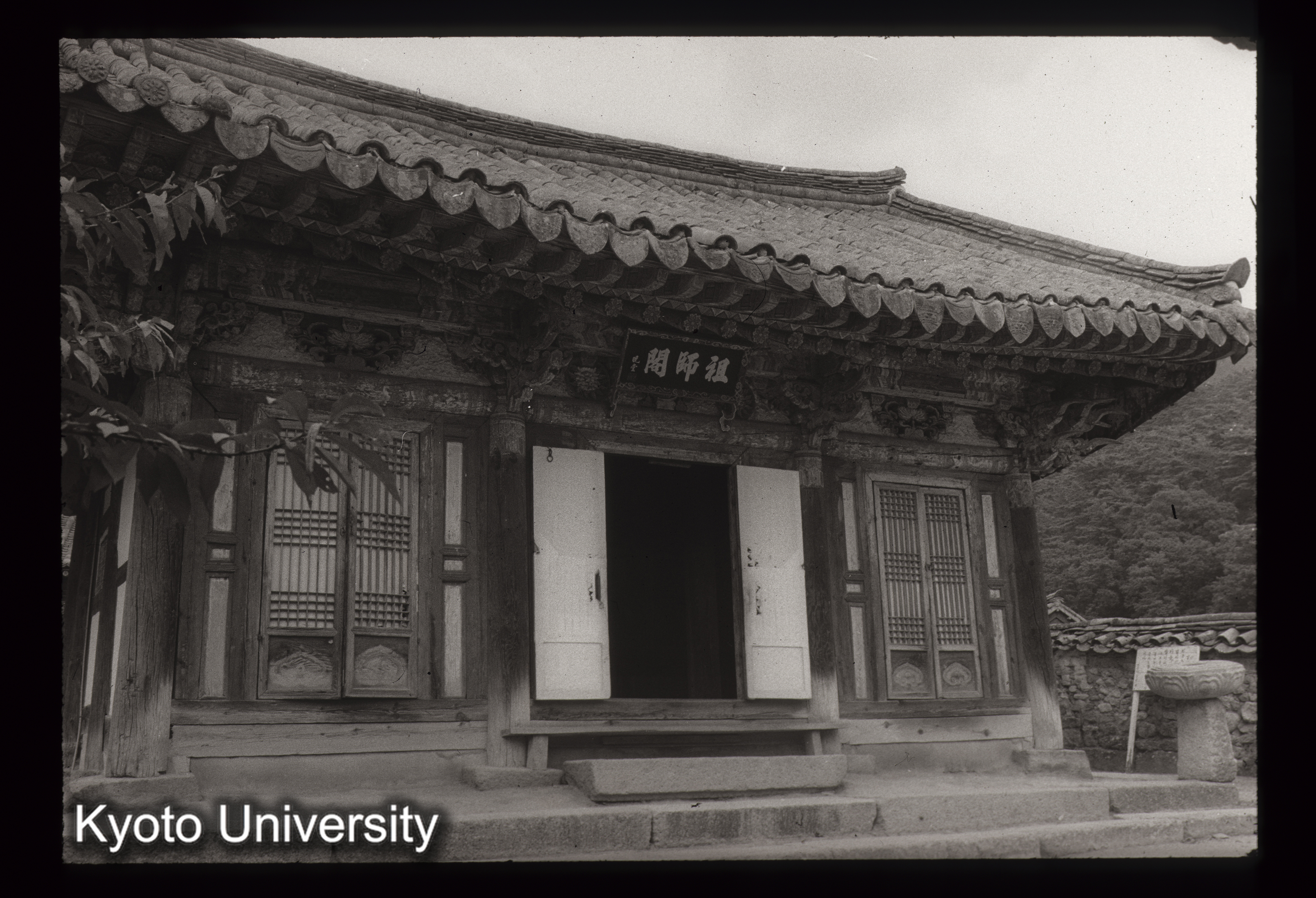 45_法住寺香炉殿 正面詳細 (1)