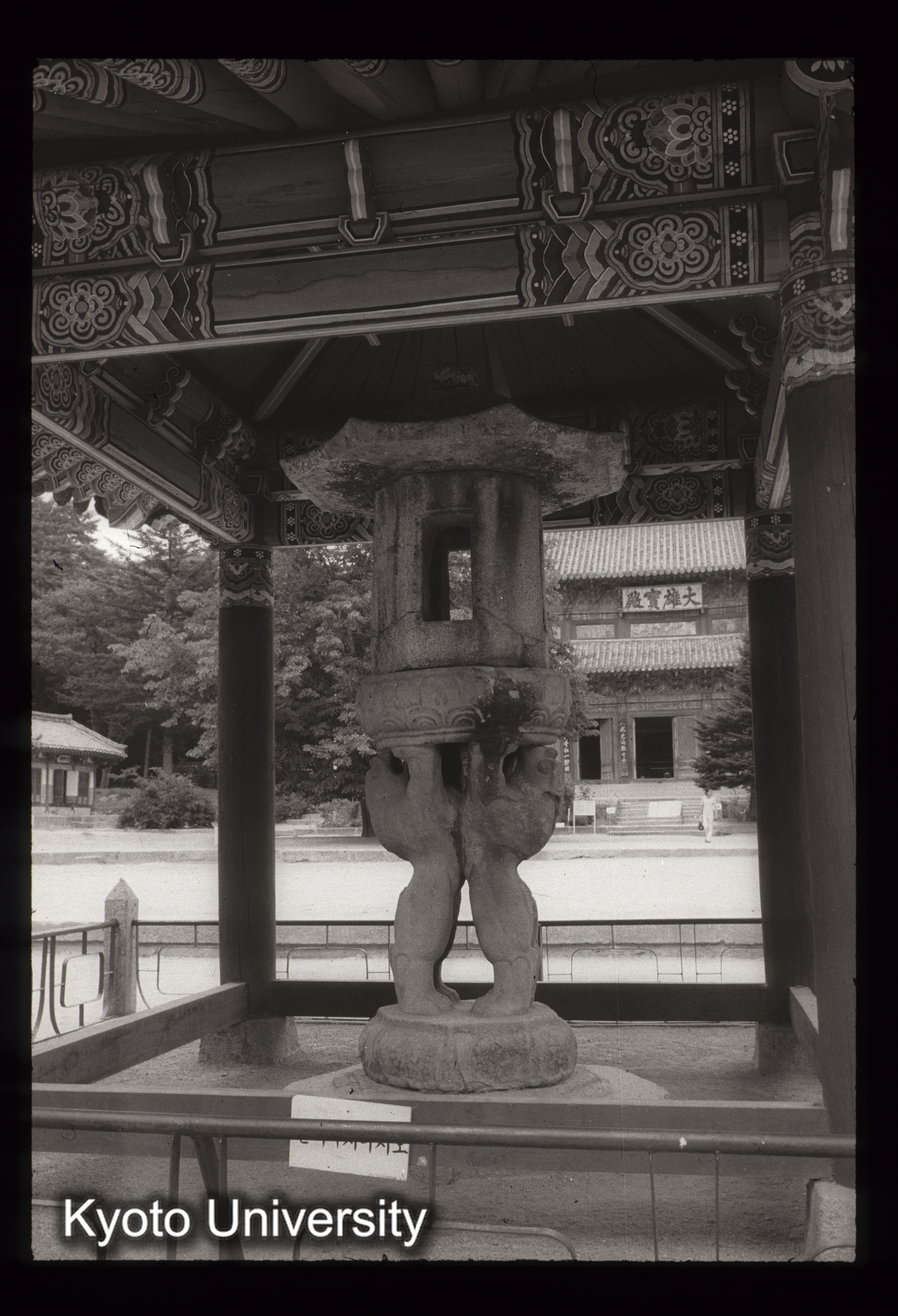 47_法住寺石灯 (1)