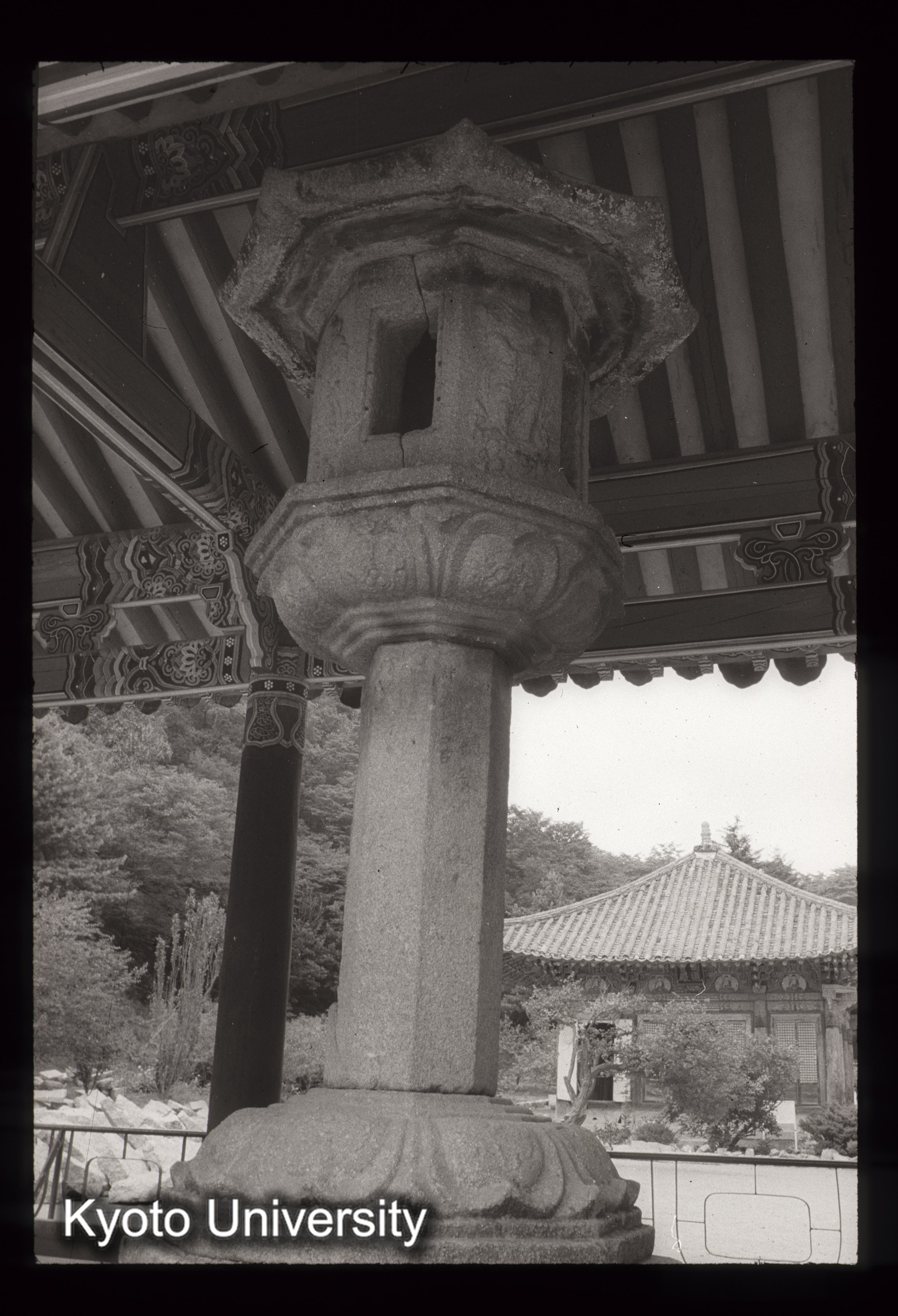 48_法住寺石灯 (1)