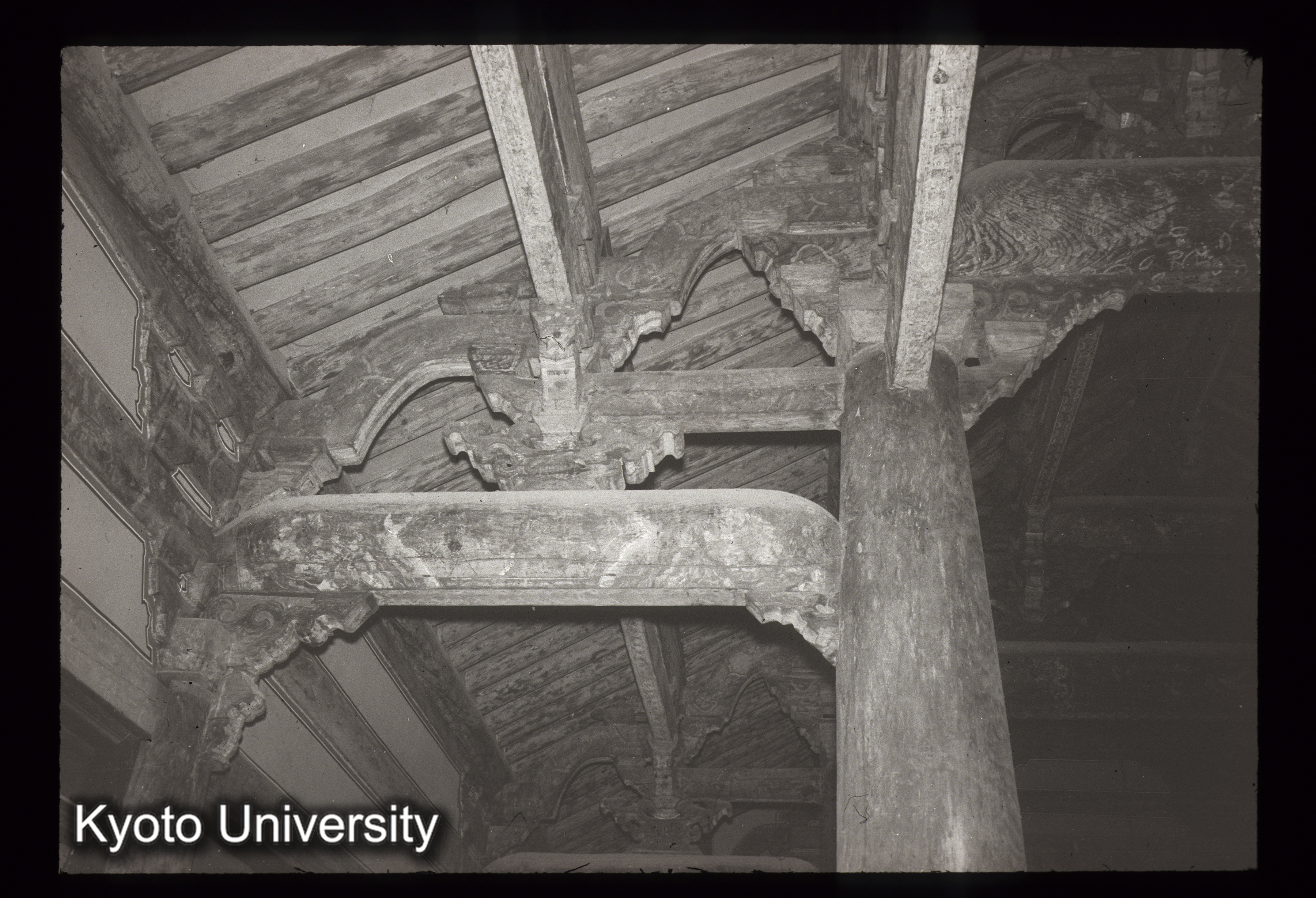 61_修徳寺大雄殿 内部繋虹梁 (1)