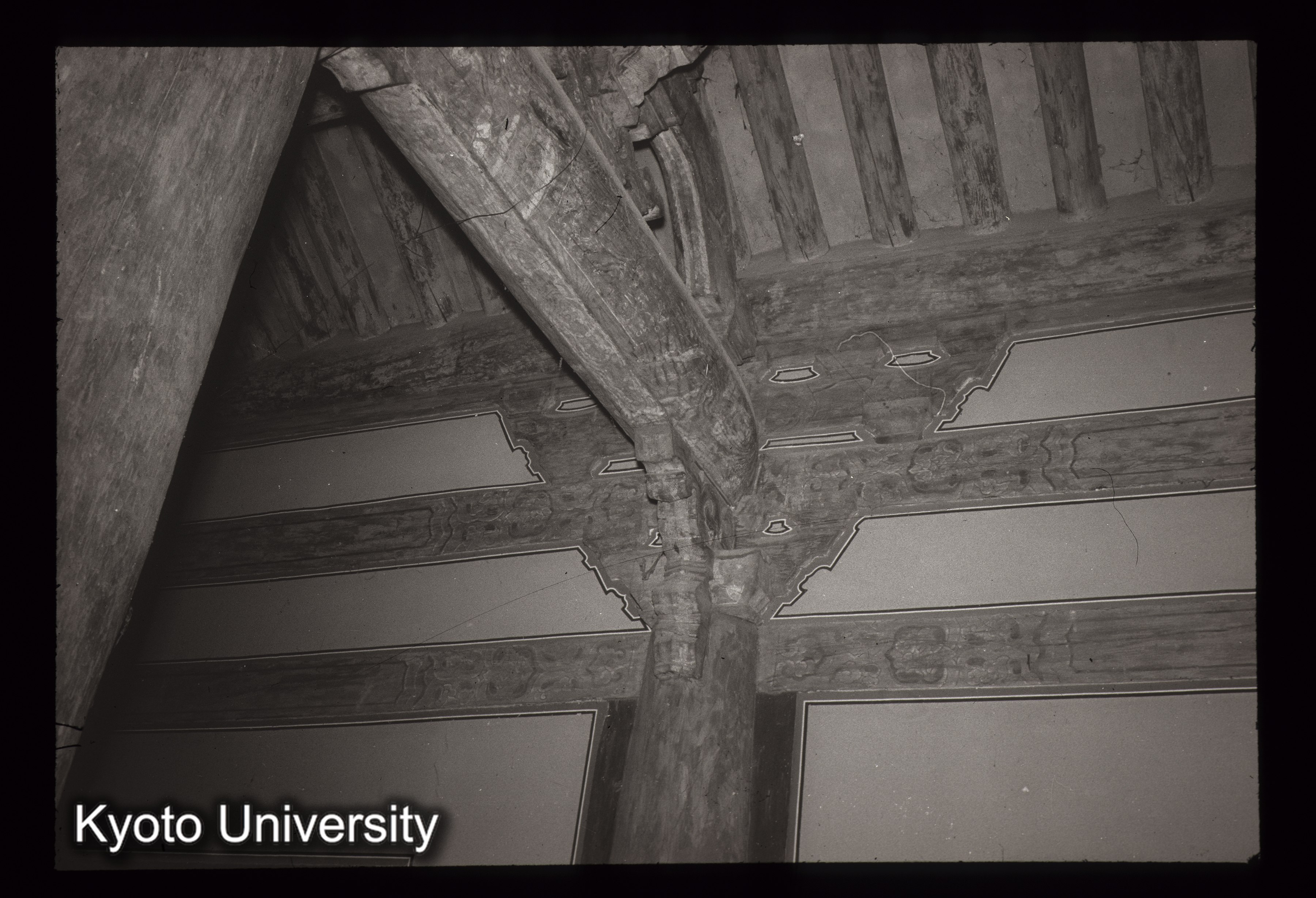 62_修徳寺大雄殿 内部繋虹梁 (1)