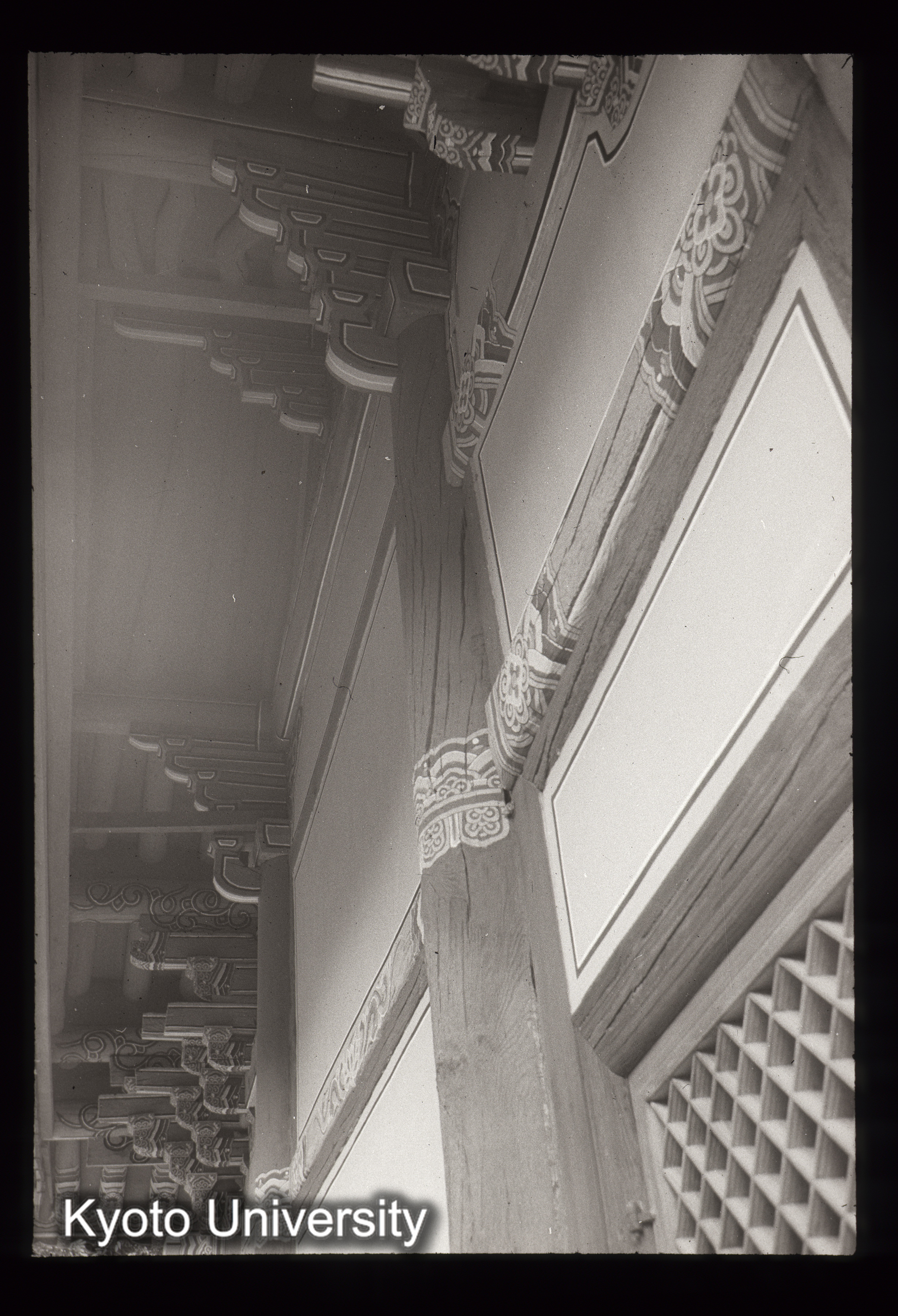 69_開心寺大雄宝殿 側面見上げ (1)