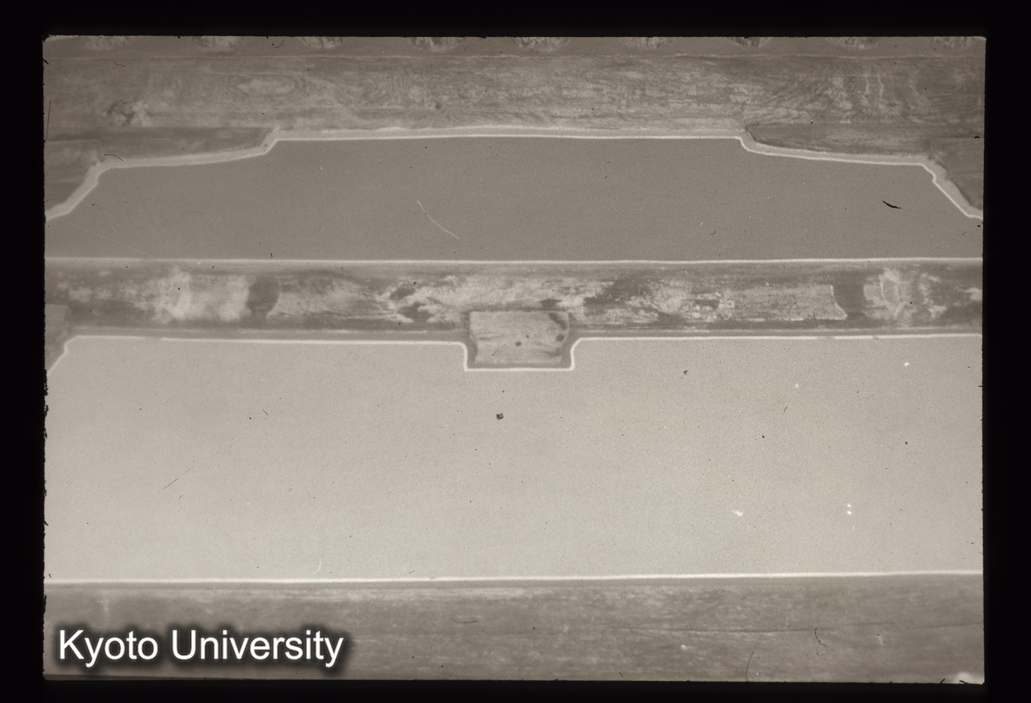 99_浮石寺無量寿殿 柱間中間独立斗 (1)