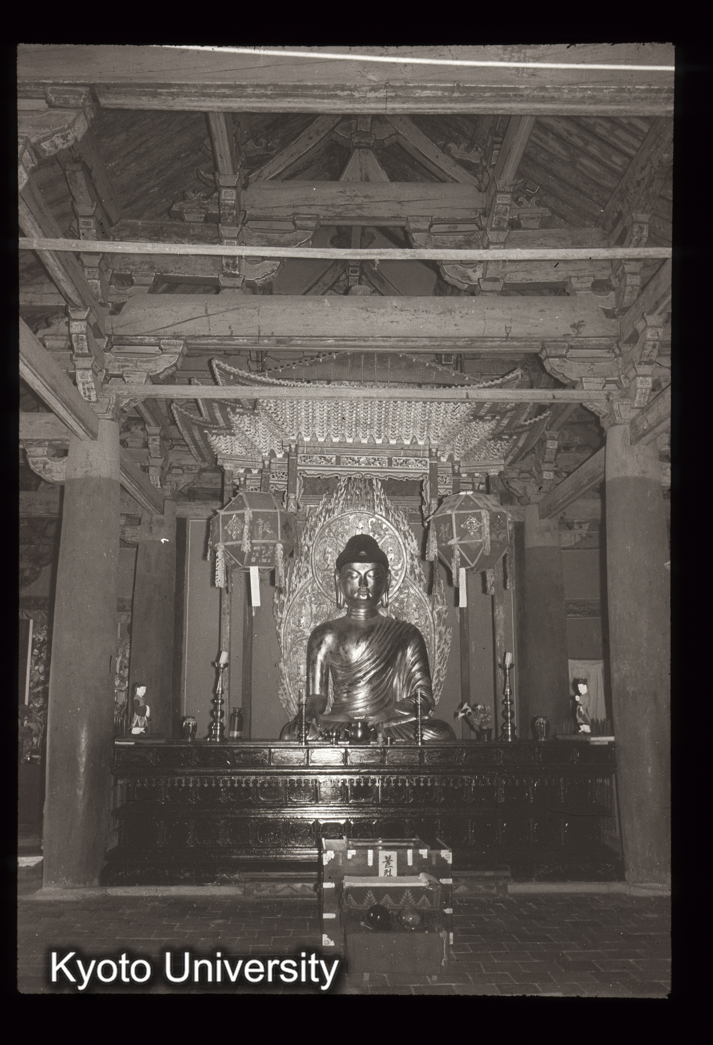 103_浮石寺無量寿殿 内部中央本尊（東より西をみる） (1)