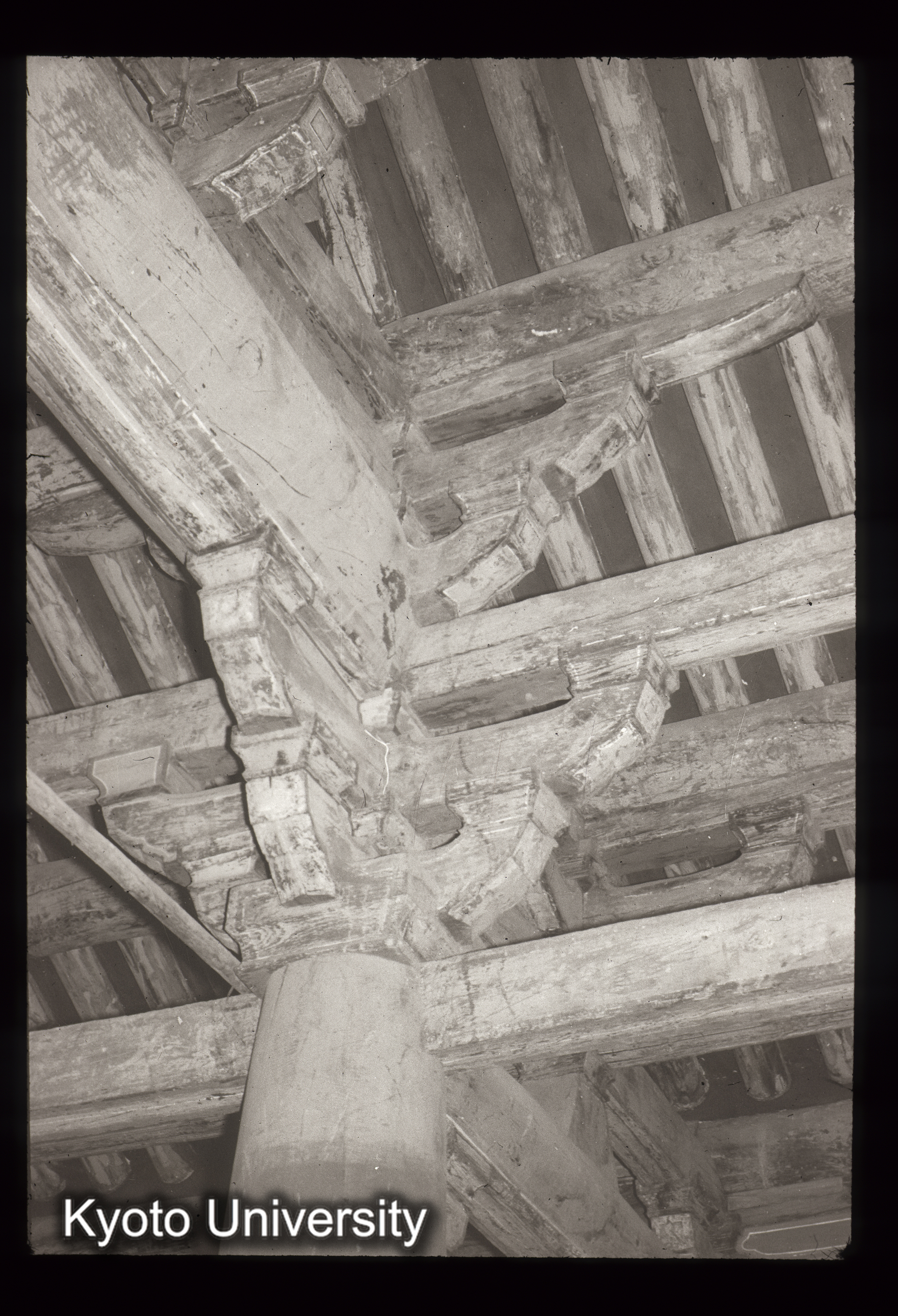 107_浮石寺無量寿殿 内部構架 梁受け部分 (1)