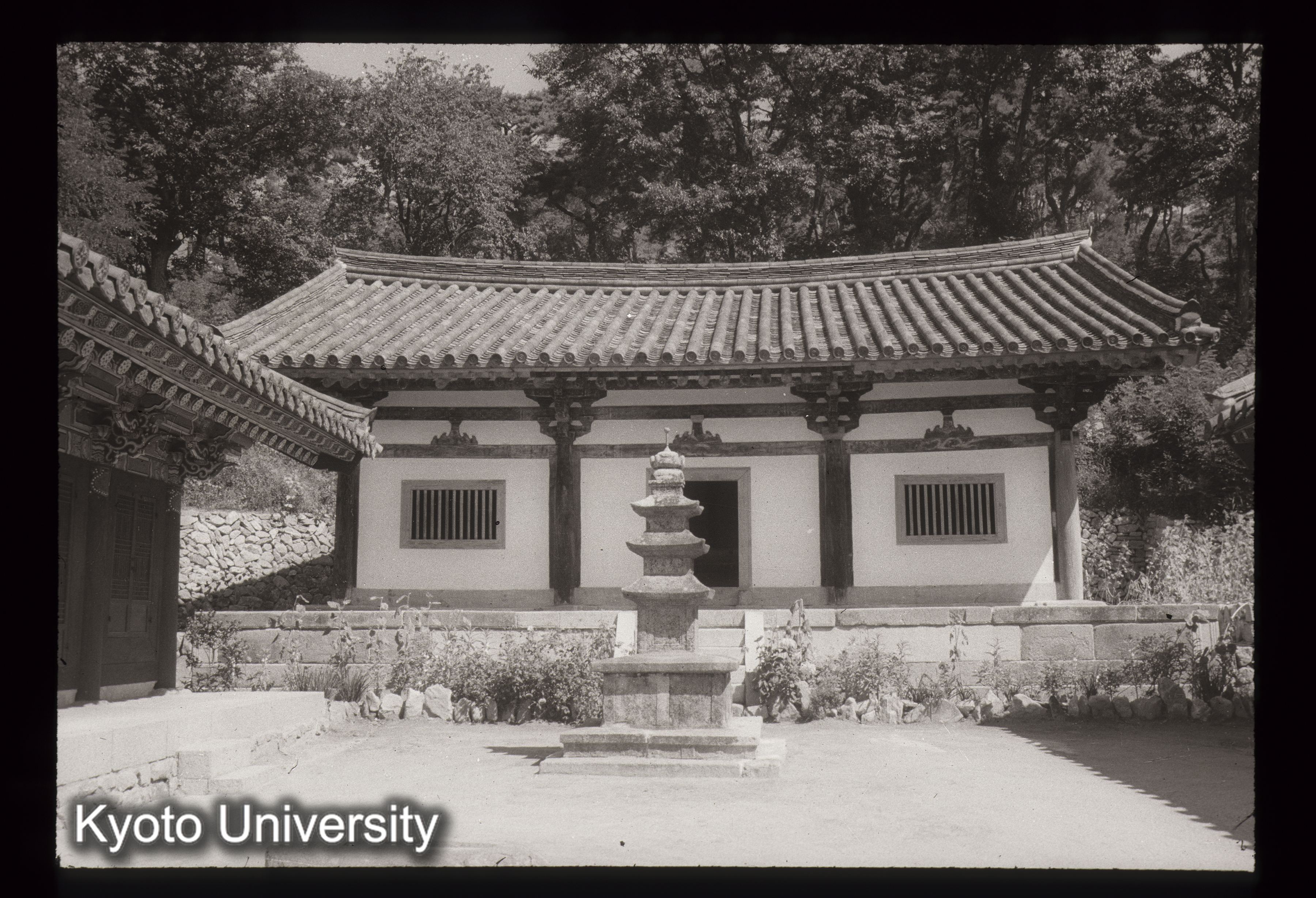 118_鳳停寺極楽殿 正面 （13thC） (1)