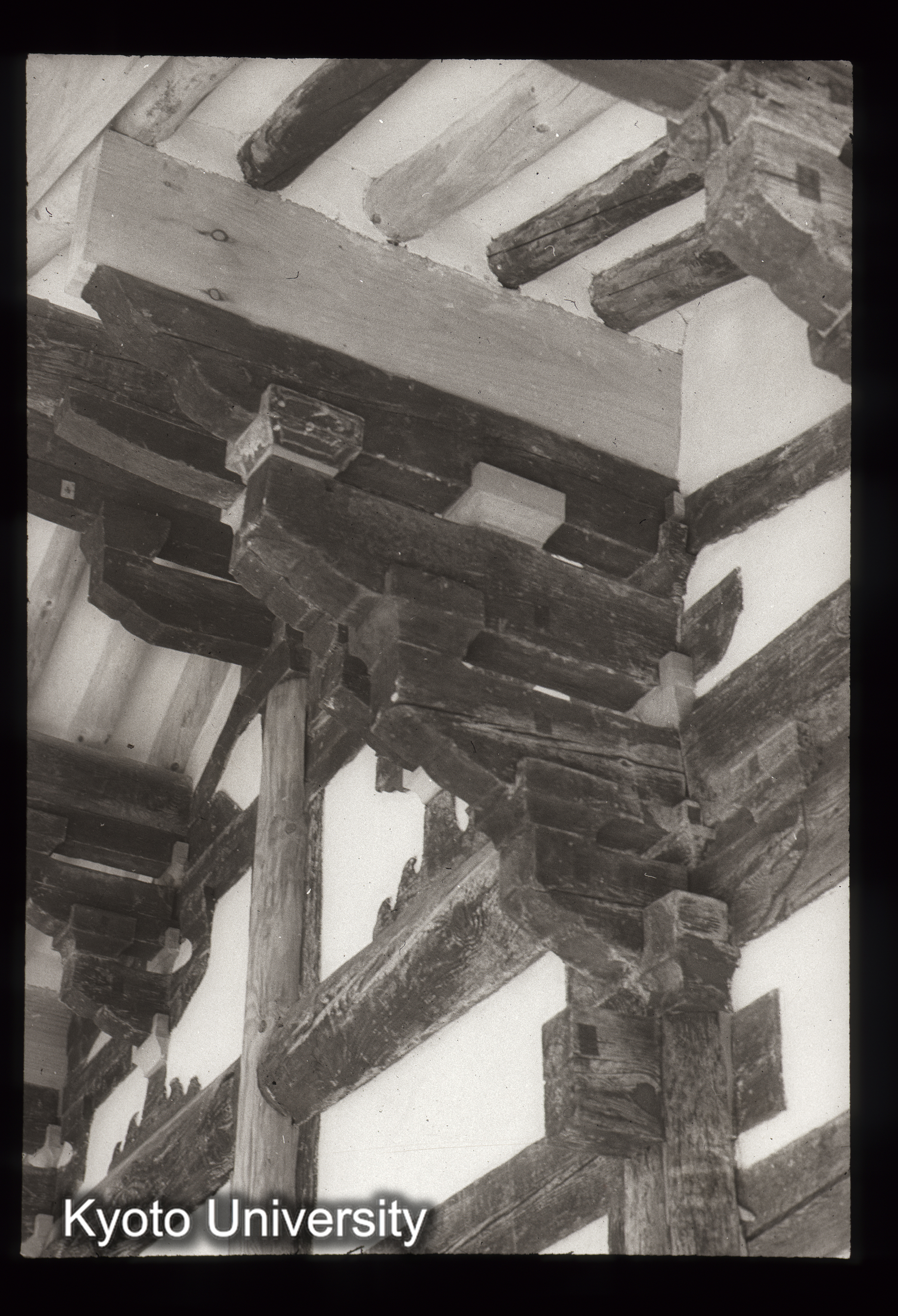 121_鳳停寺極楽殿 側面 栱包 (1)