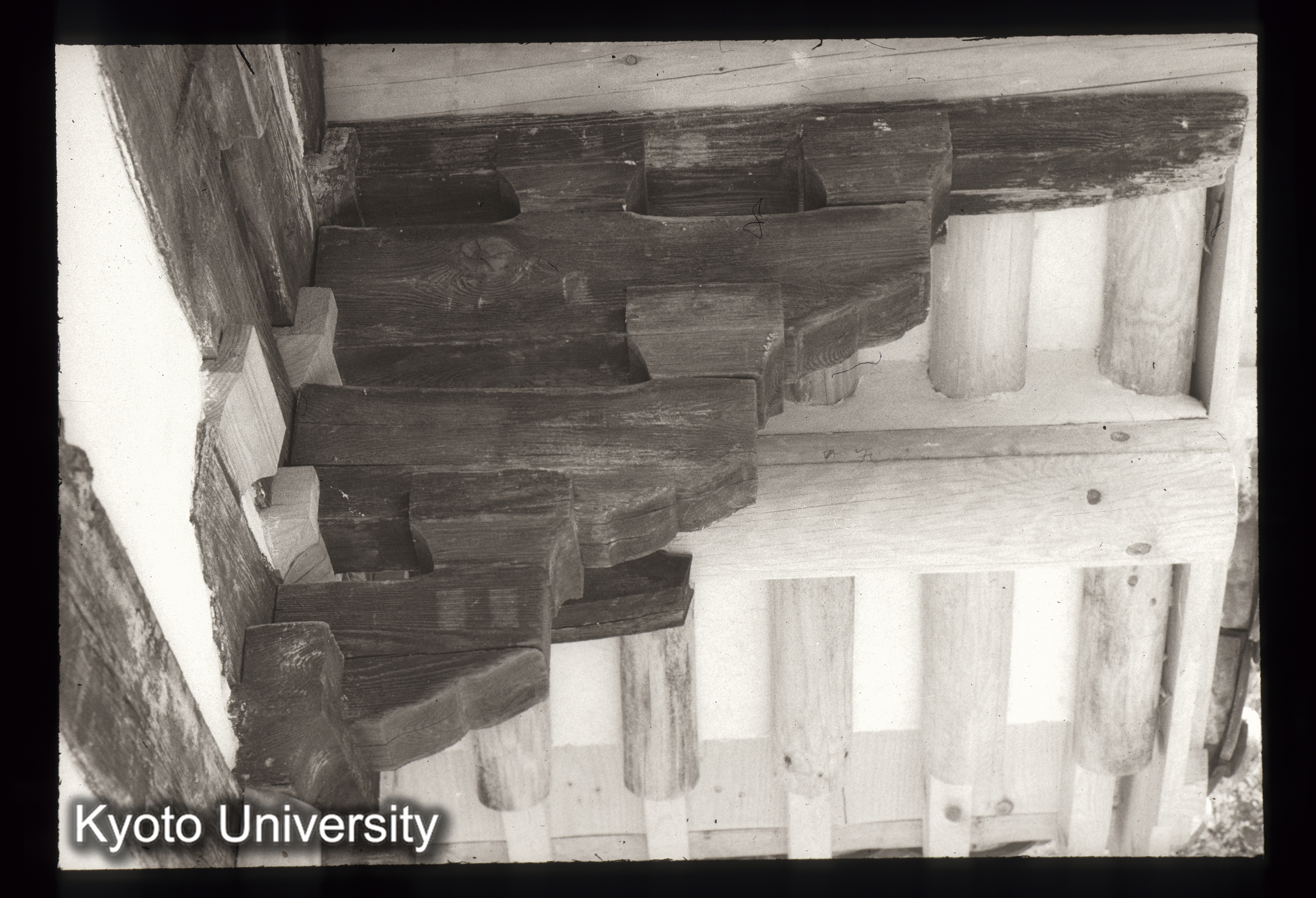 127_鳳停寺極楽殿 隅斗栱側面 (1)