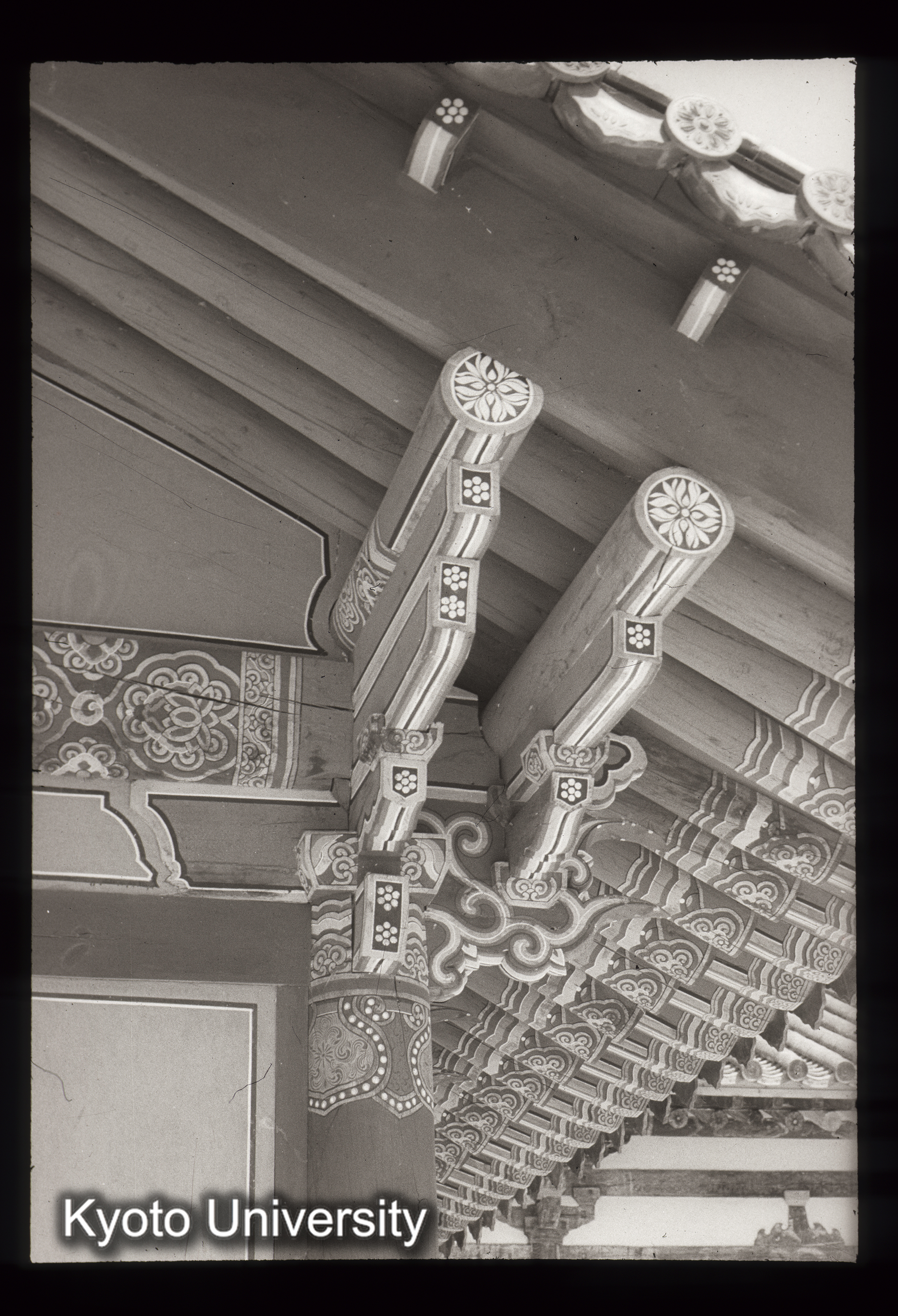 143_鳳停寺古今堂 隅斗栱（側面） (1)