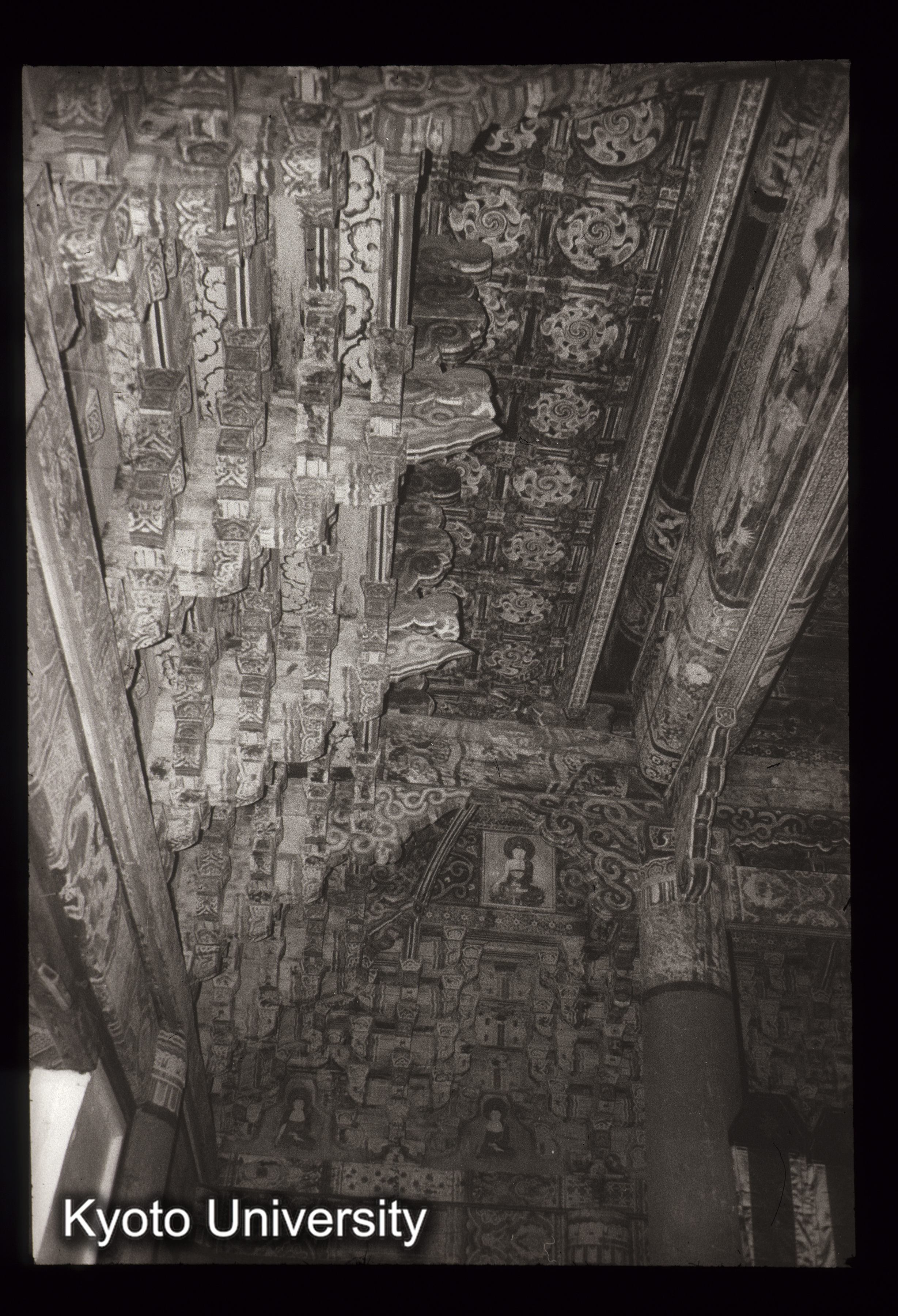 186_通度寺大雄殿 内部 側斗栱（側面） (1)