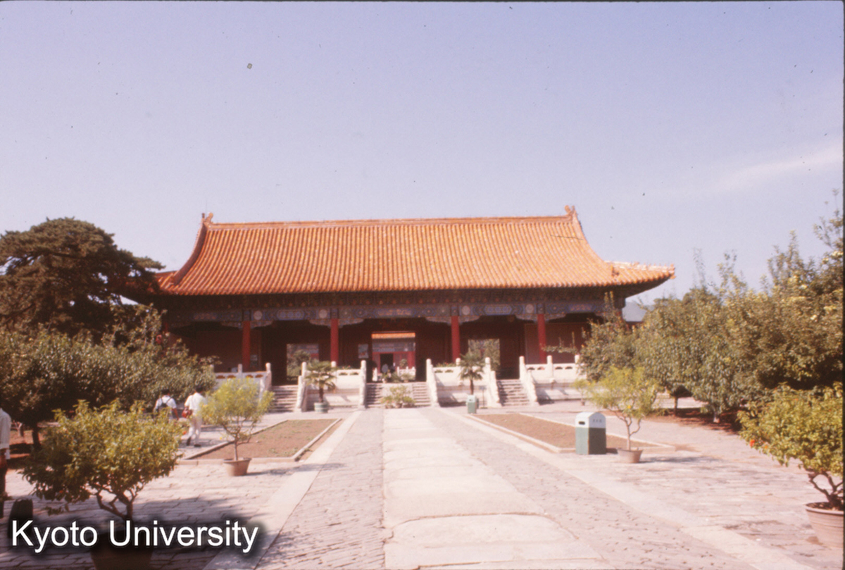 69_長陵 稜恩門正面 (1)