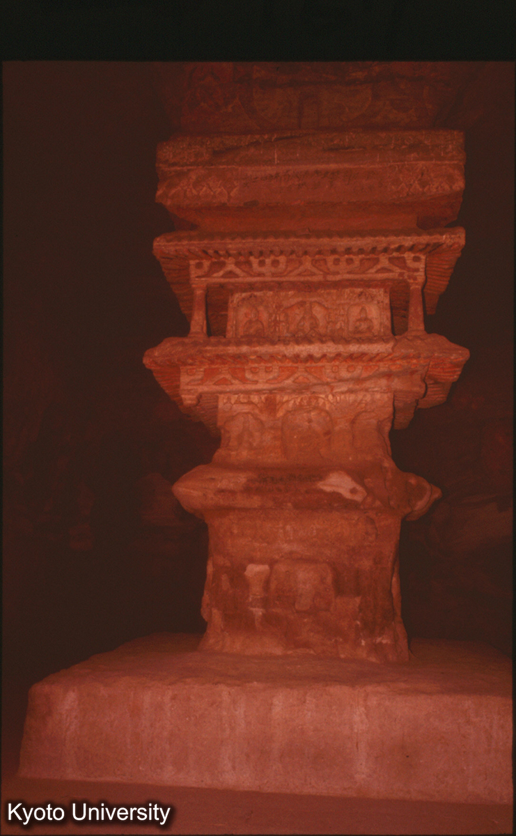 167_雲岡2窟柱塔 (1)