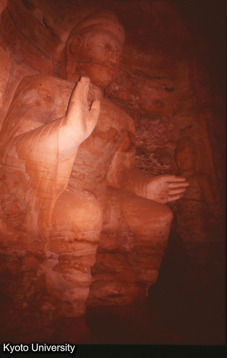 170_雲岡3窟本尊正側面 (1)