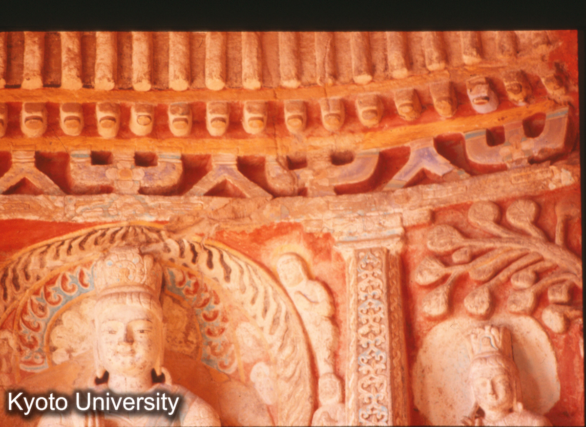 184_雲岡9窟外陣東壁上層両層欄額_75 (1)