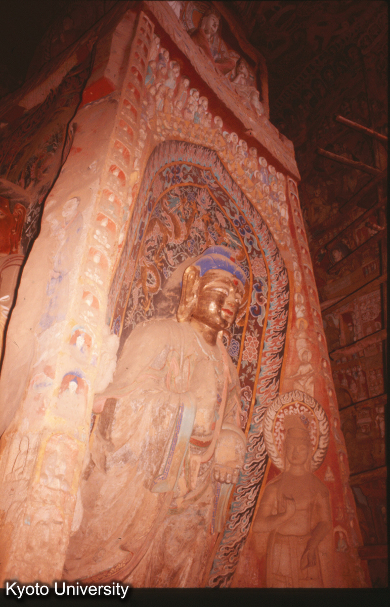 190_雲岡11窟本尊（正面） (1)