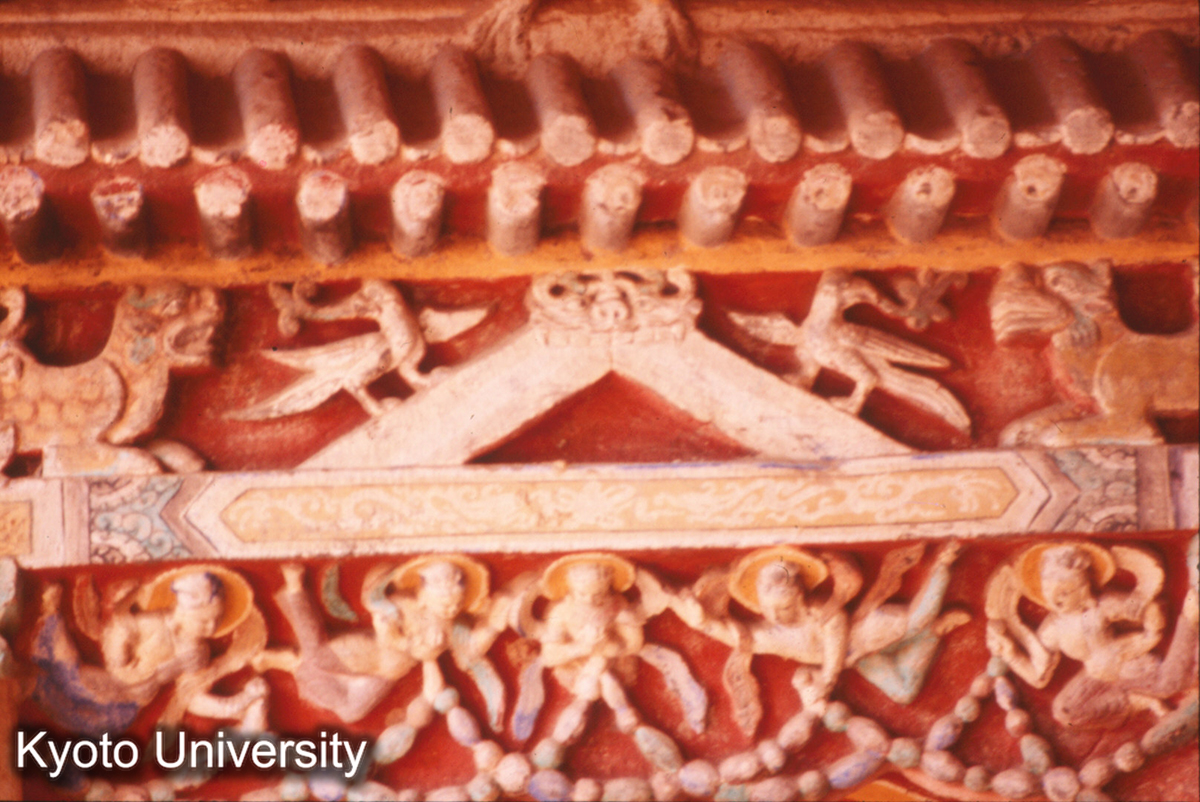 194_雲岡12窟外陣西壁上層獣形斗栱 (1)
