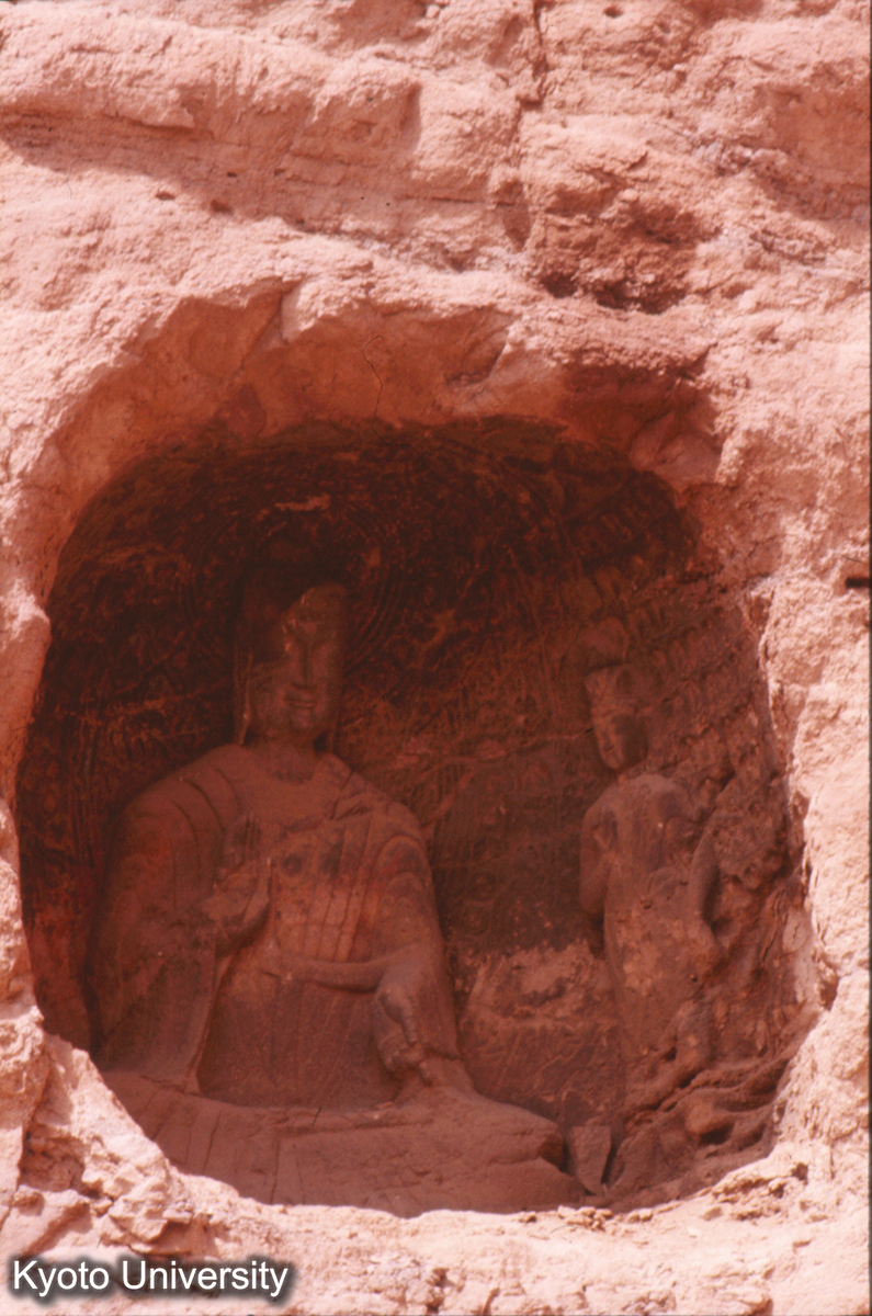 203_雲岡13窟上小龕 (1)