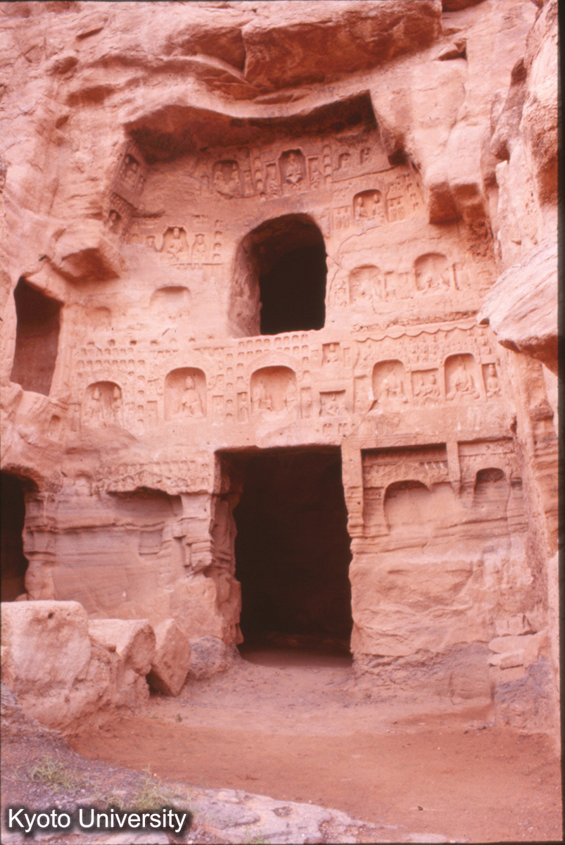 215_雲岡30窟正面 (1)