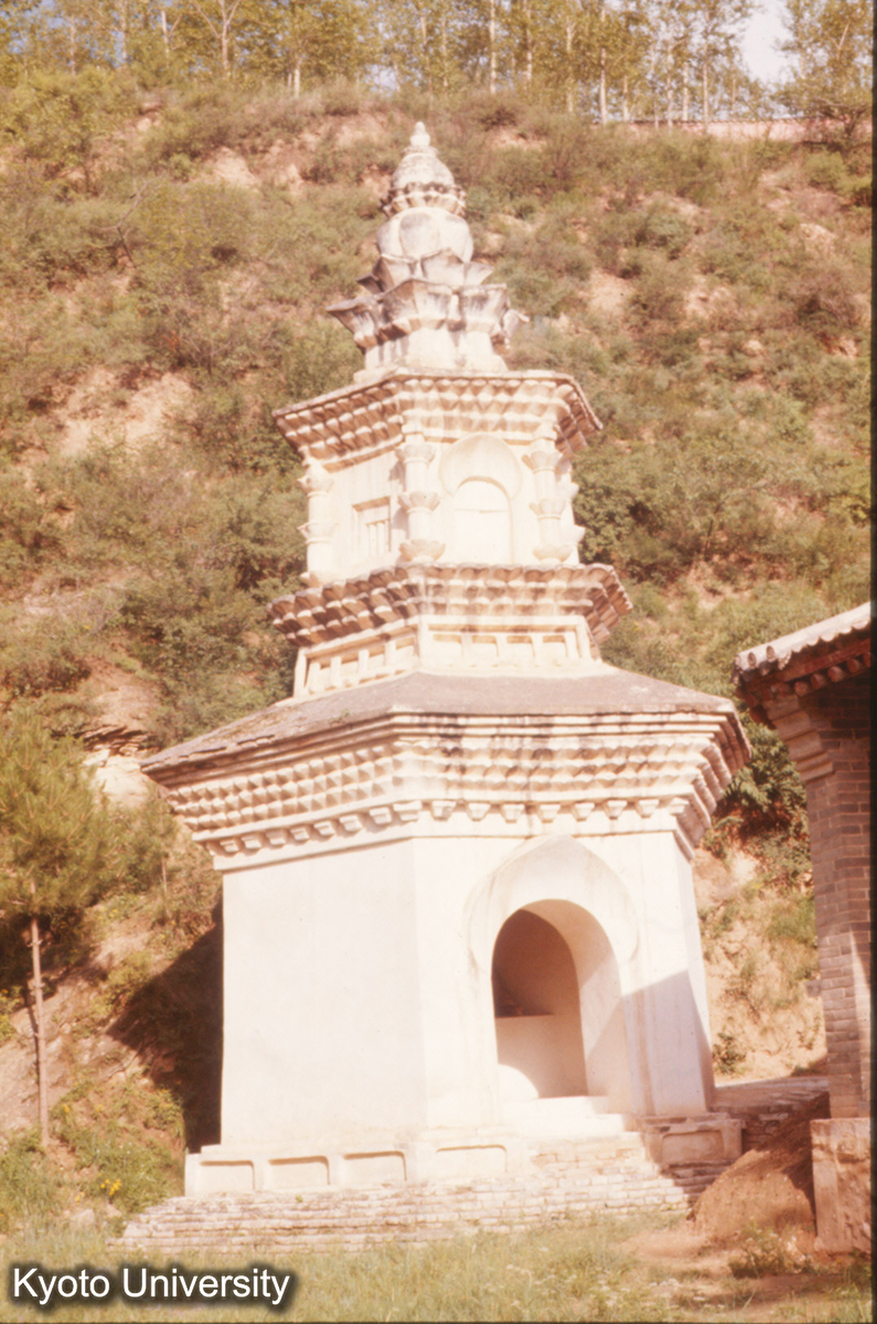 255_仏光寺石塔 大殿後 (1)