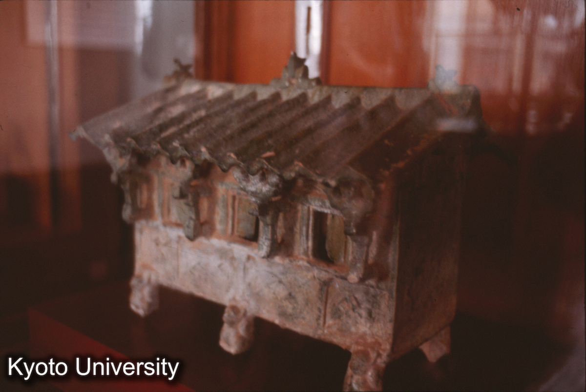 311_上海博物館 緑釉陶屋（3間懸山・東漢） (1)