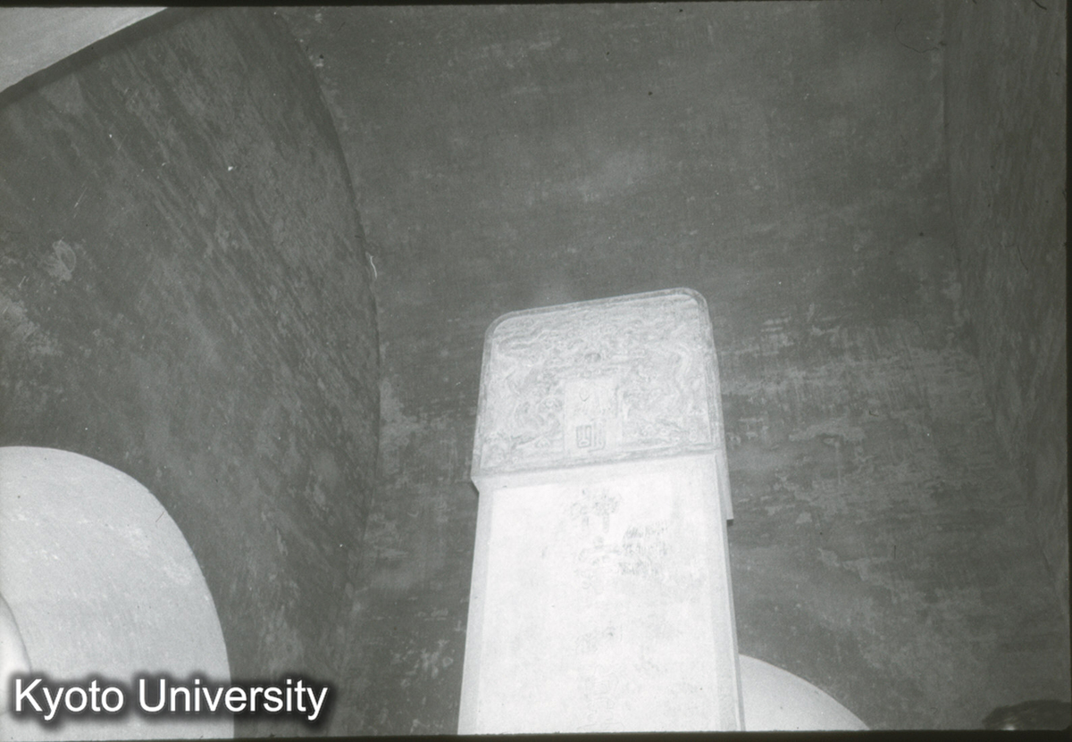 24_定陵明楼 内部仰観 (1)