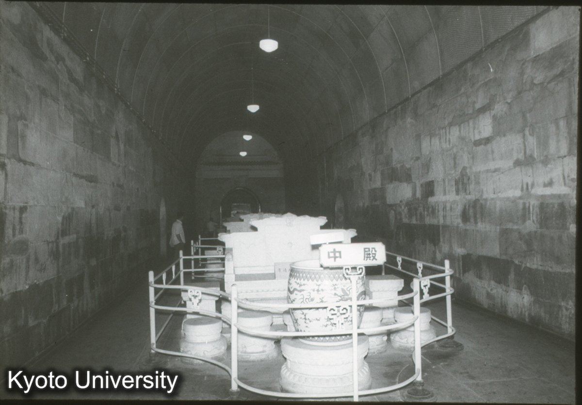 25_定陵地宮 中殿 (1)