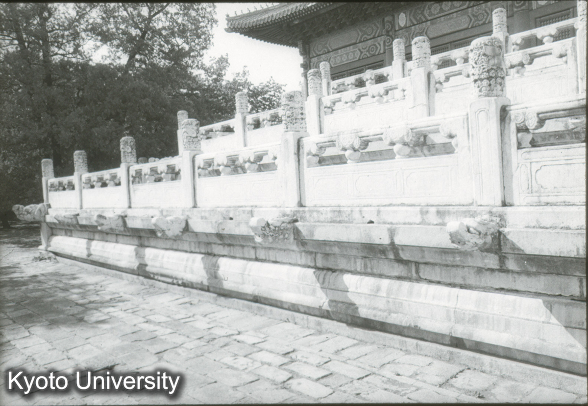 36_長陵稜恩殿 石欄杆・螭首 (1)