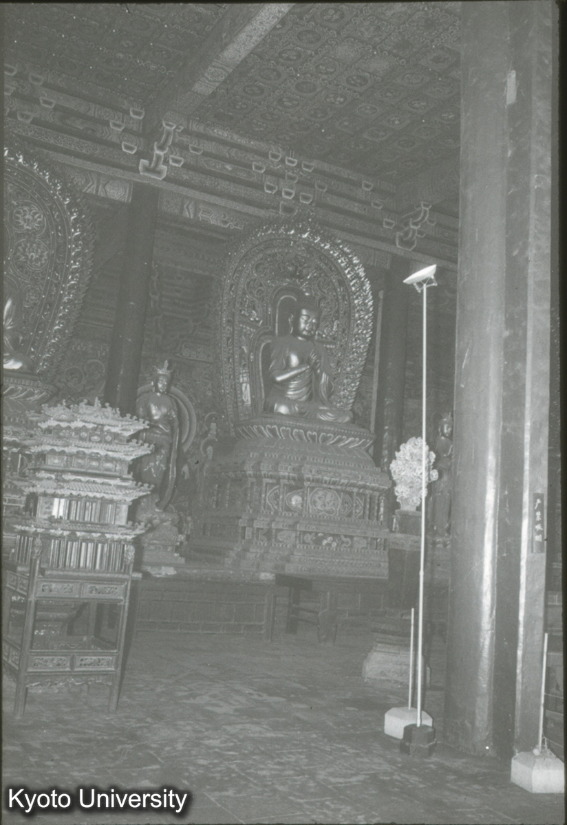 57_上華厳寺大雄宝殿 本尊 (1)