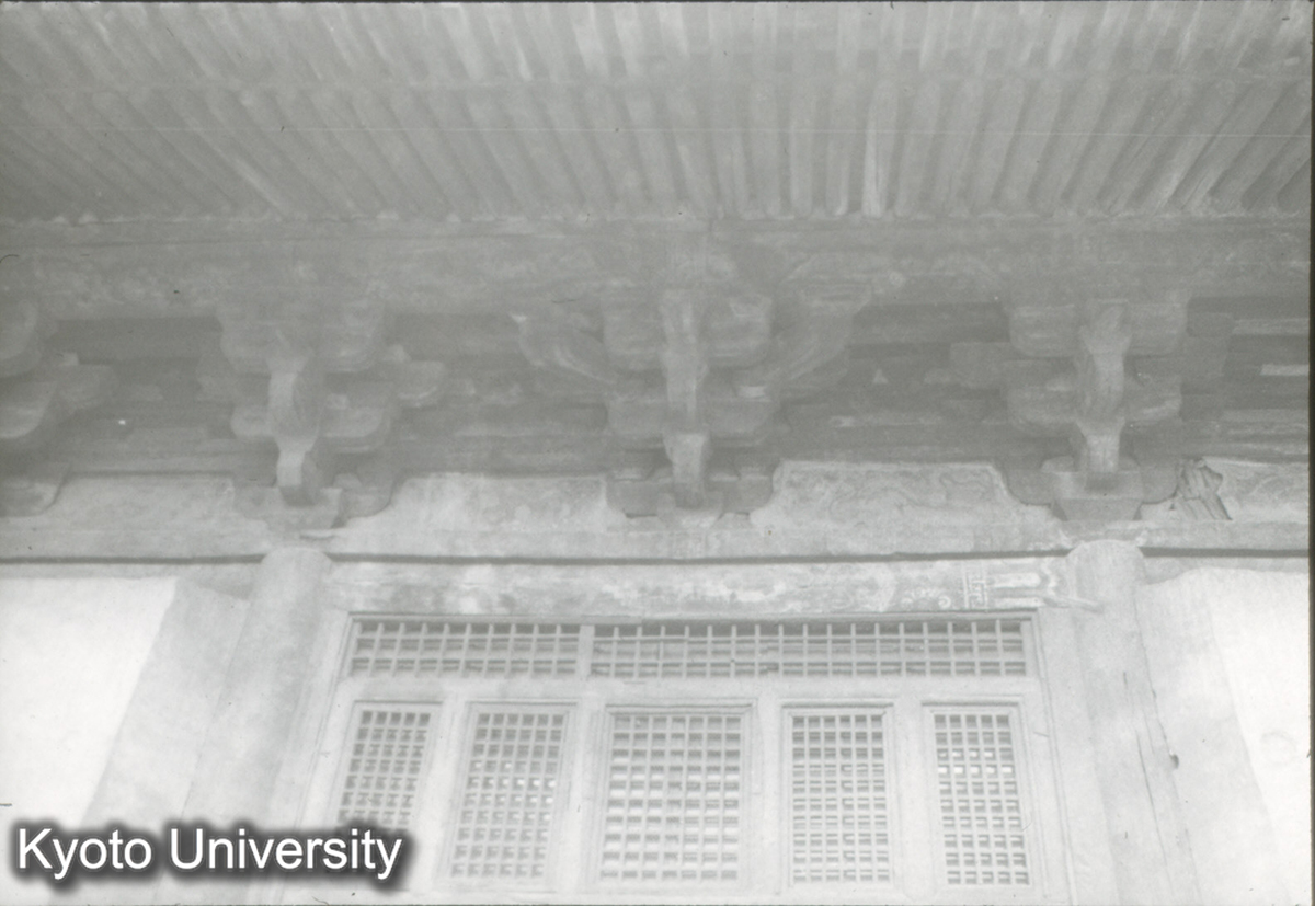 78_上華厳寺大雄宝殿 正面斗栱仰観 (1)