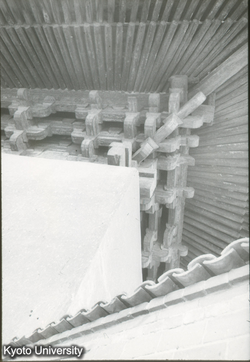 84_上華厳寺大雄宝殿 転角鋪作仰観 (1)