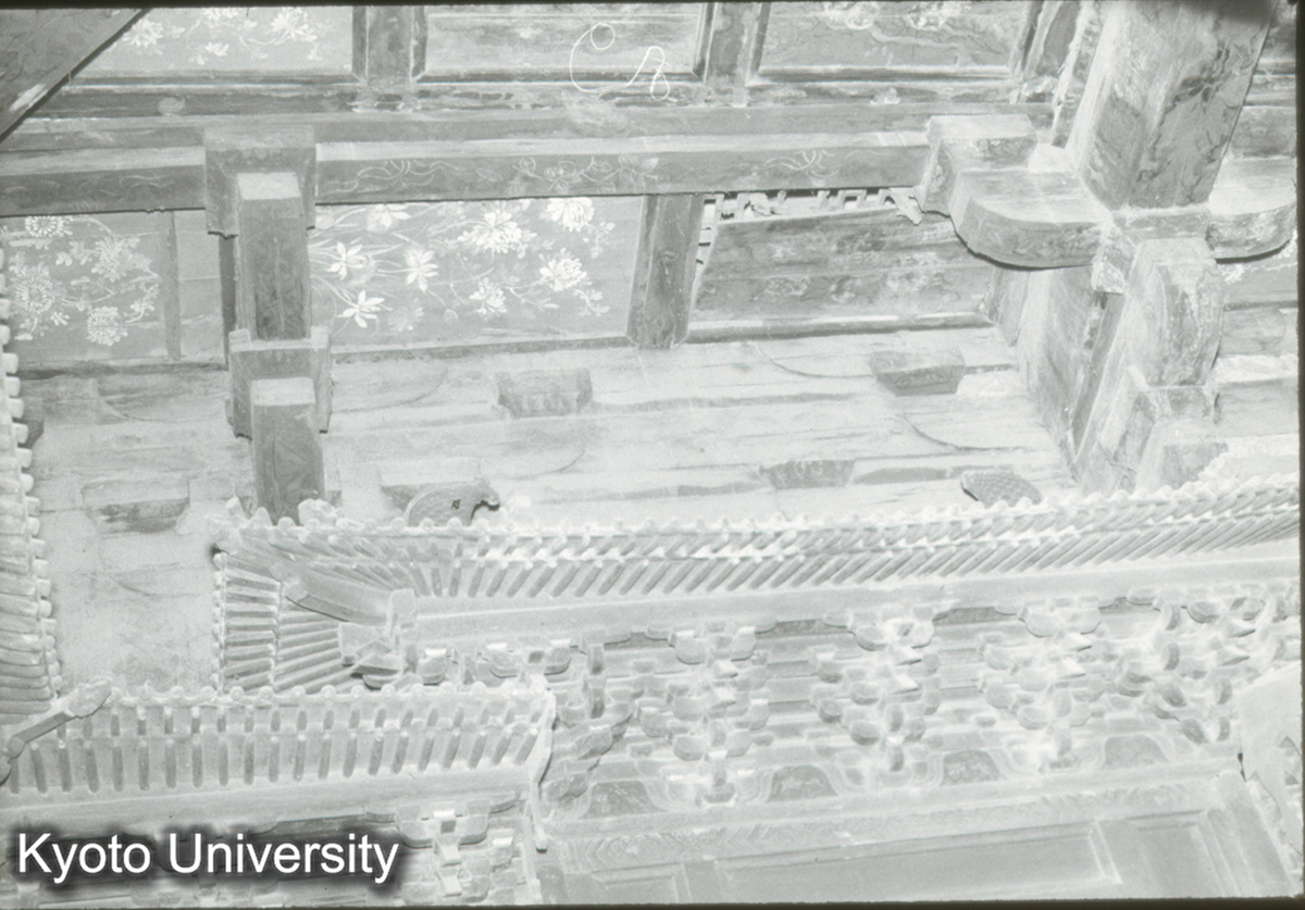 104_下華厳寺薄伽教蔵 内部斗栱 (1)