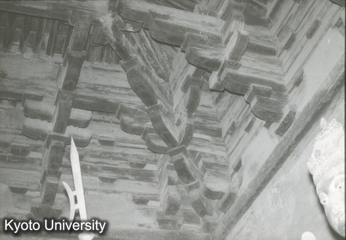 134_善化寺大殿 内部 転角鋪作 (1)