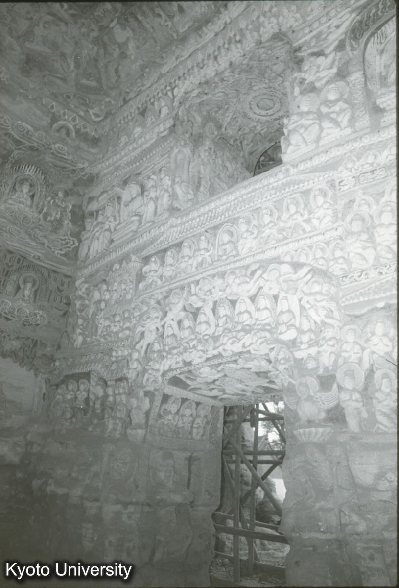 175_雲岡9窟 内陣門内側 (1)