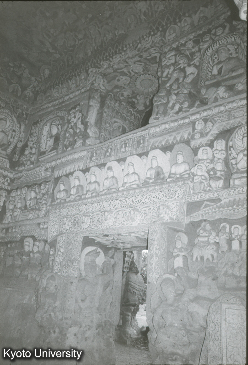 180_雲岡10窟 内陣門内側 (1)