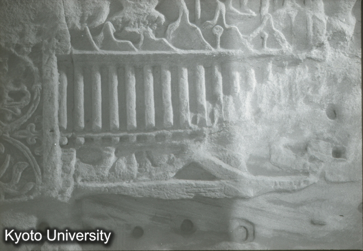 215_雲岡6窟 南壁西半 斗栱図残欠（西層闌額） (1)