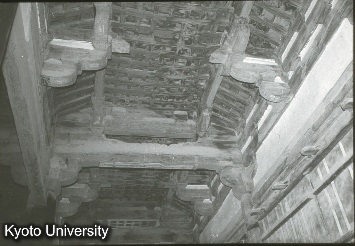 243_仏光寺大殿 側まわり繋虹梁 (1)