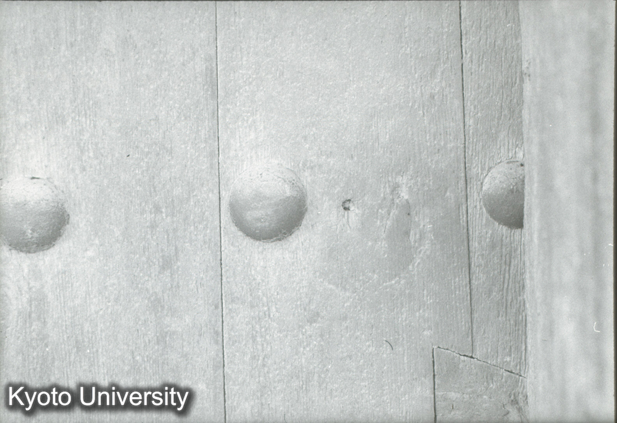 251_仏光寺大殿 板門 門釘と旧痕 (1)