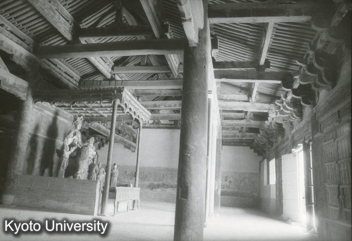 253_仏光寺文殊殿 内部全景 (1)