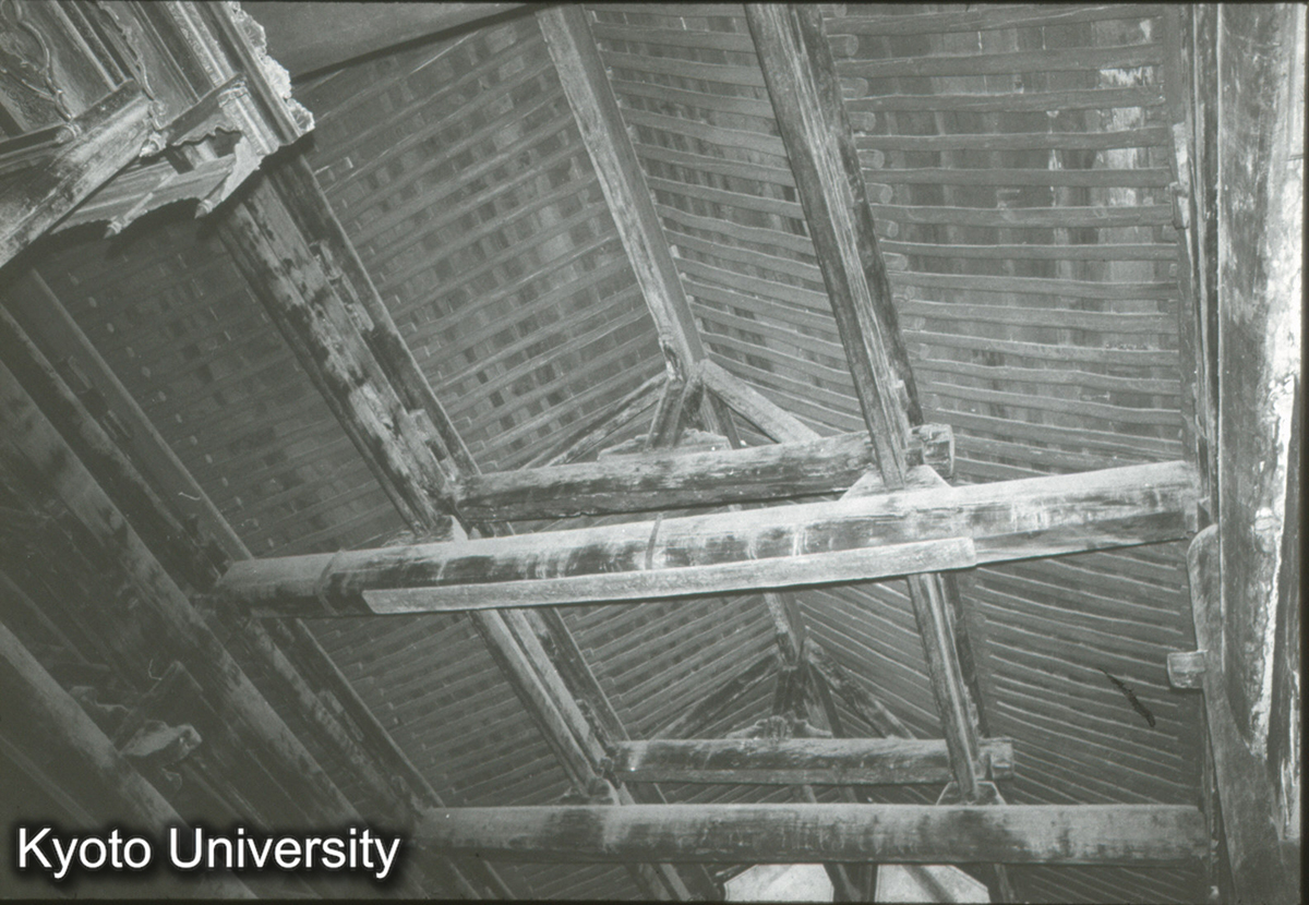 257_仏光寺文殊殿 内部構架 (1)