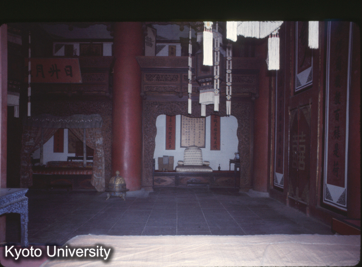 81_坤寧宮内部 炕卓_77 (1)