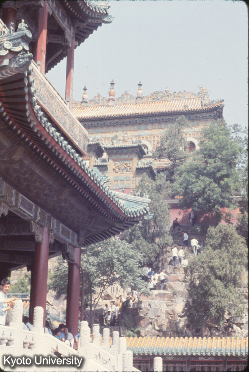 205_万寿山 排雲殿より智慧海殿をのぞむ (1)