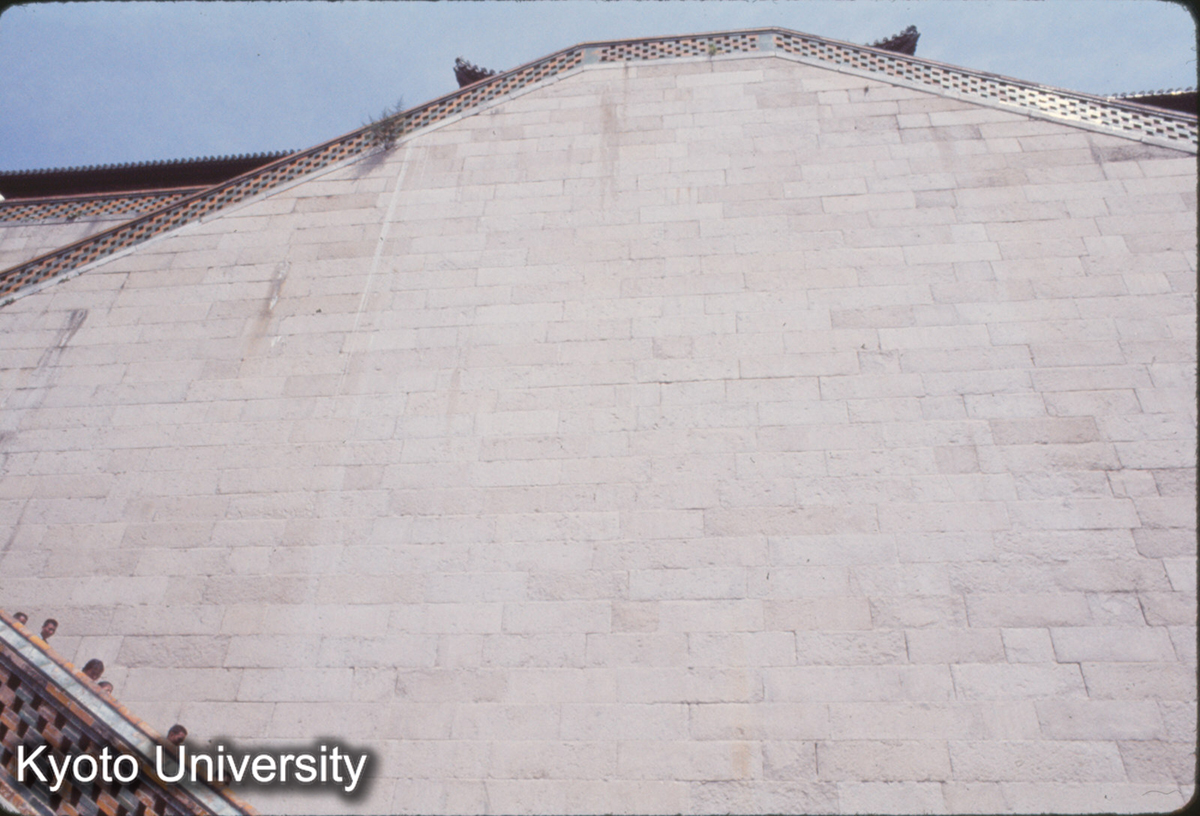211_頤和園万寿山 前山中心石牆 (1)