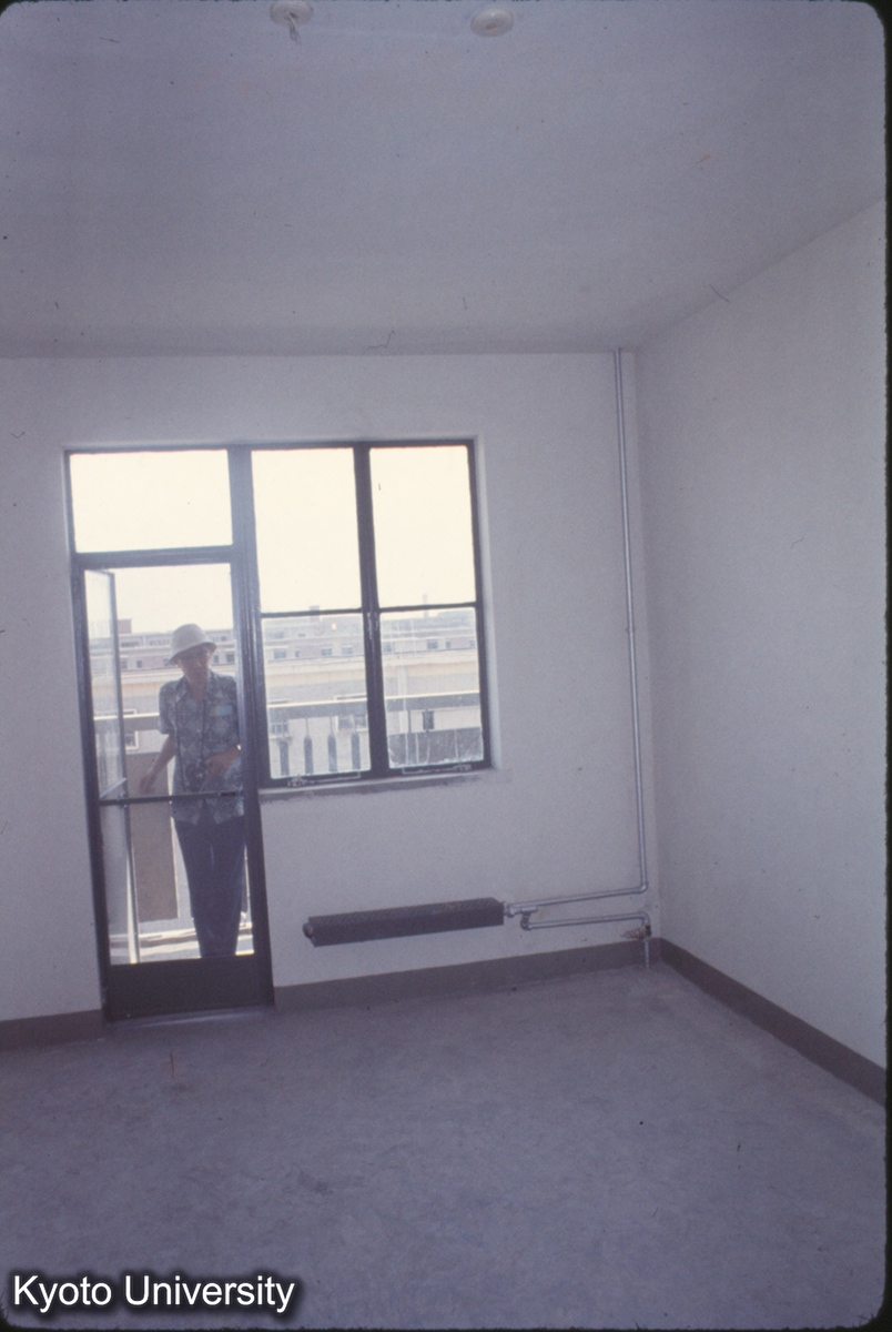 277_北京 前三門高層住宅 寝室・ベランダ (1)