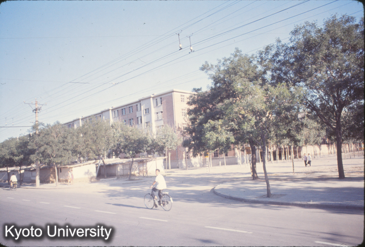 399_北京 工人住宅（十三陵帰途） (1)